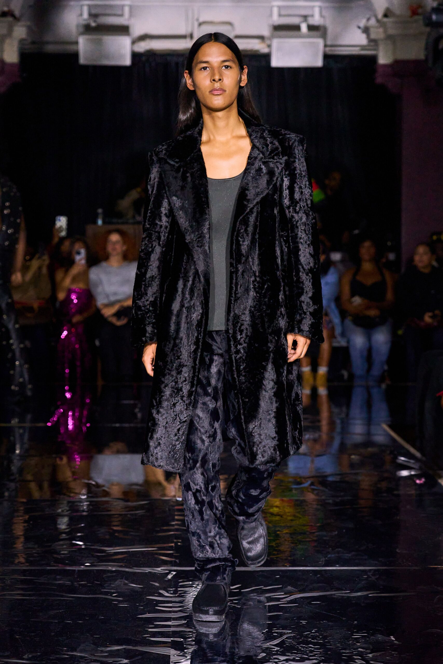 black faux-fur long-sleeve collared fitted draped coat