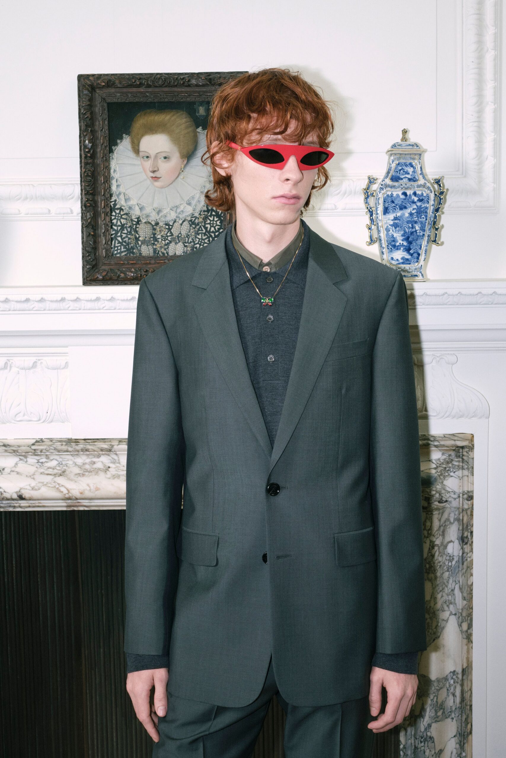 gray long-sleeve collared tailored buttoned suit
