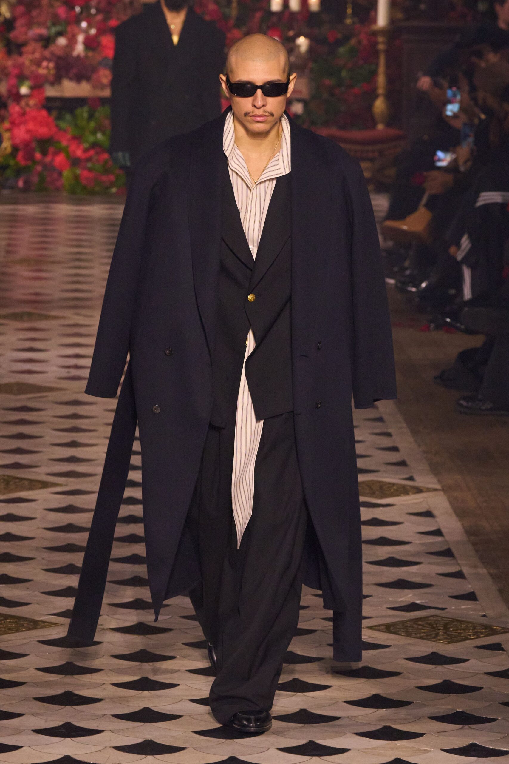 black wool long-sleeve collared oversized buttoned coat