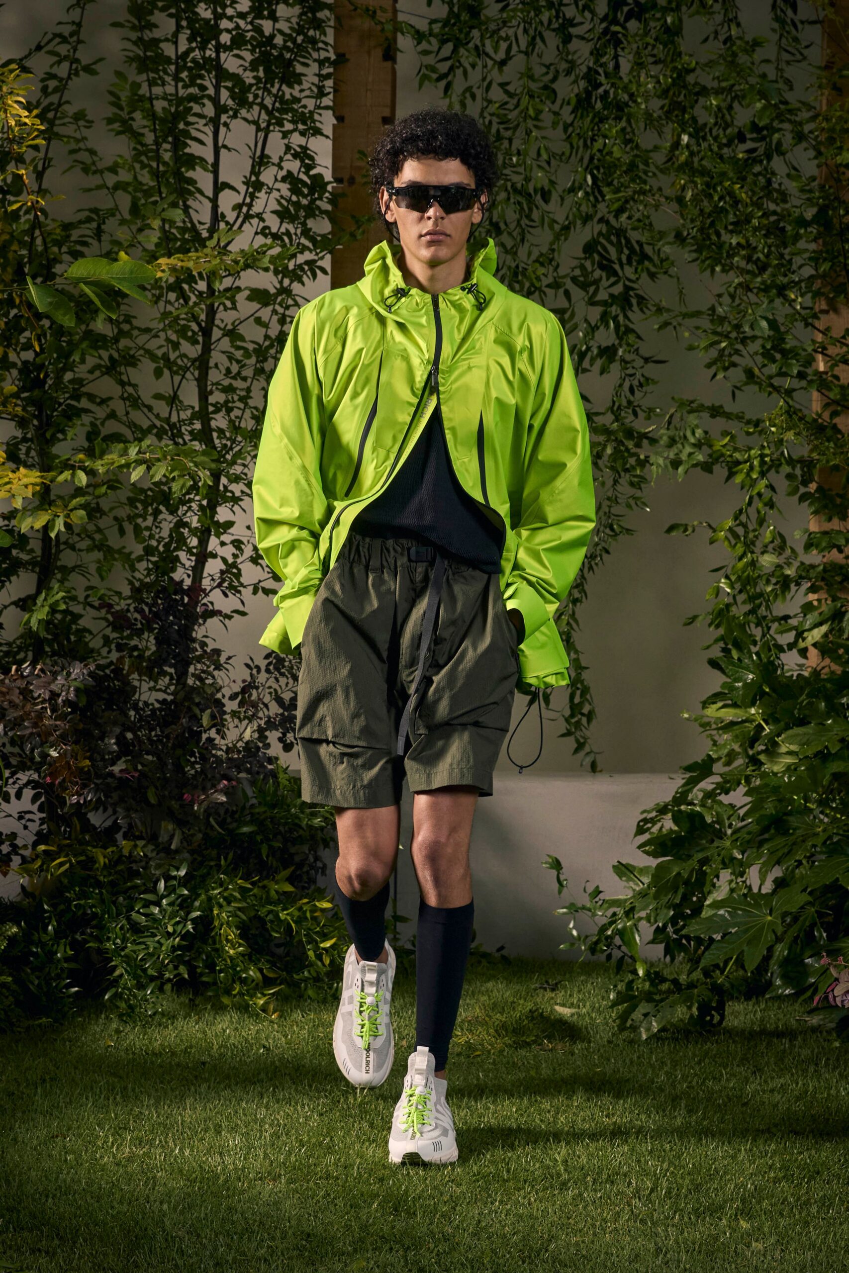 green cotton relaxed cargo shorts