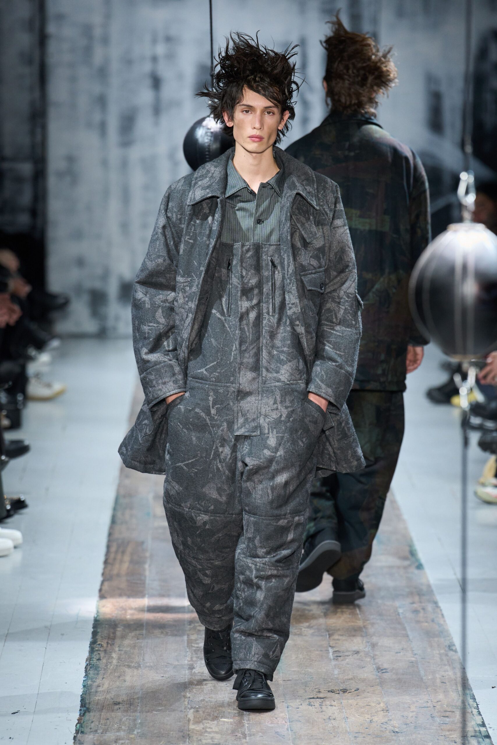 gray cotton long-sleeve collared oversized buttoned coat