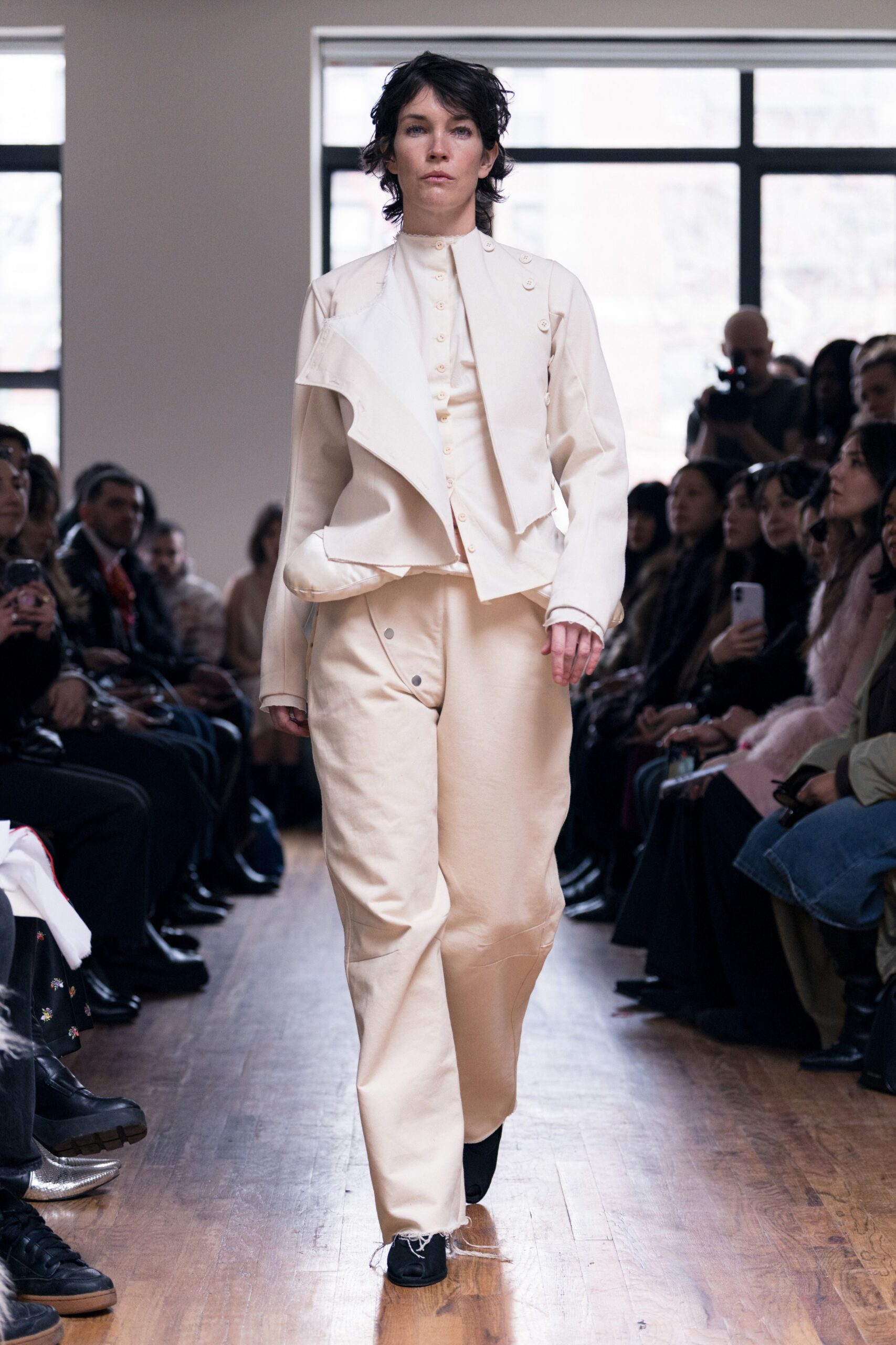beige cotton long-sleeve collared structured zippered jacket