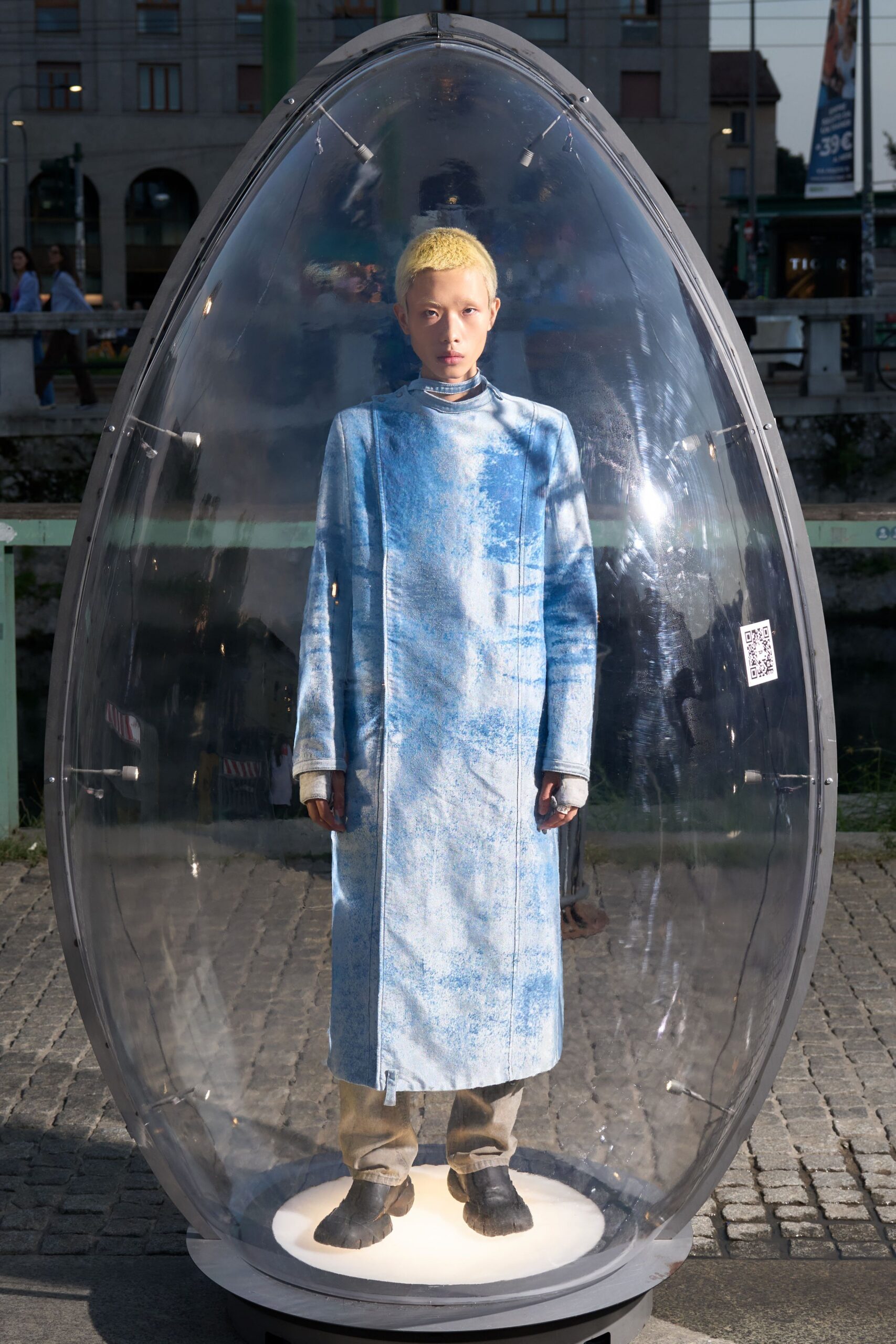blue cotton long-sleeve collared fitted printed maxi coat