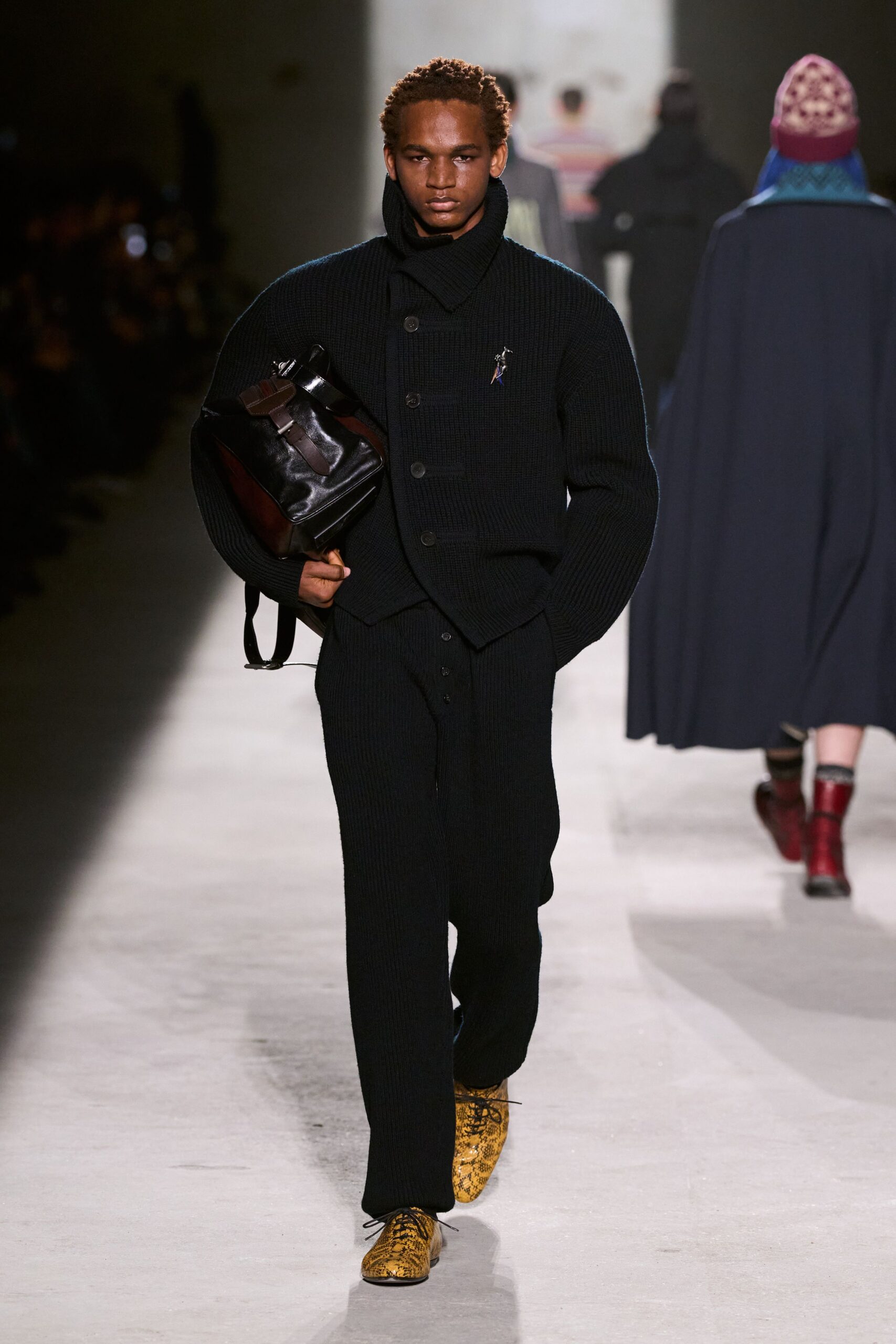 black knit suit with yellow shoes