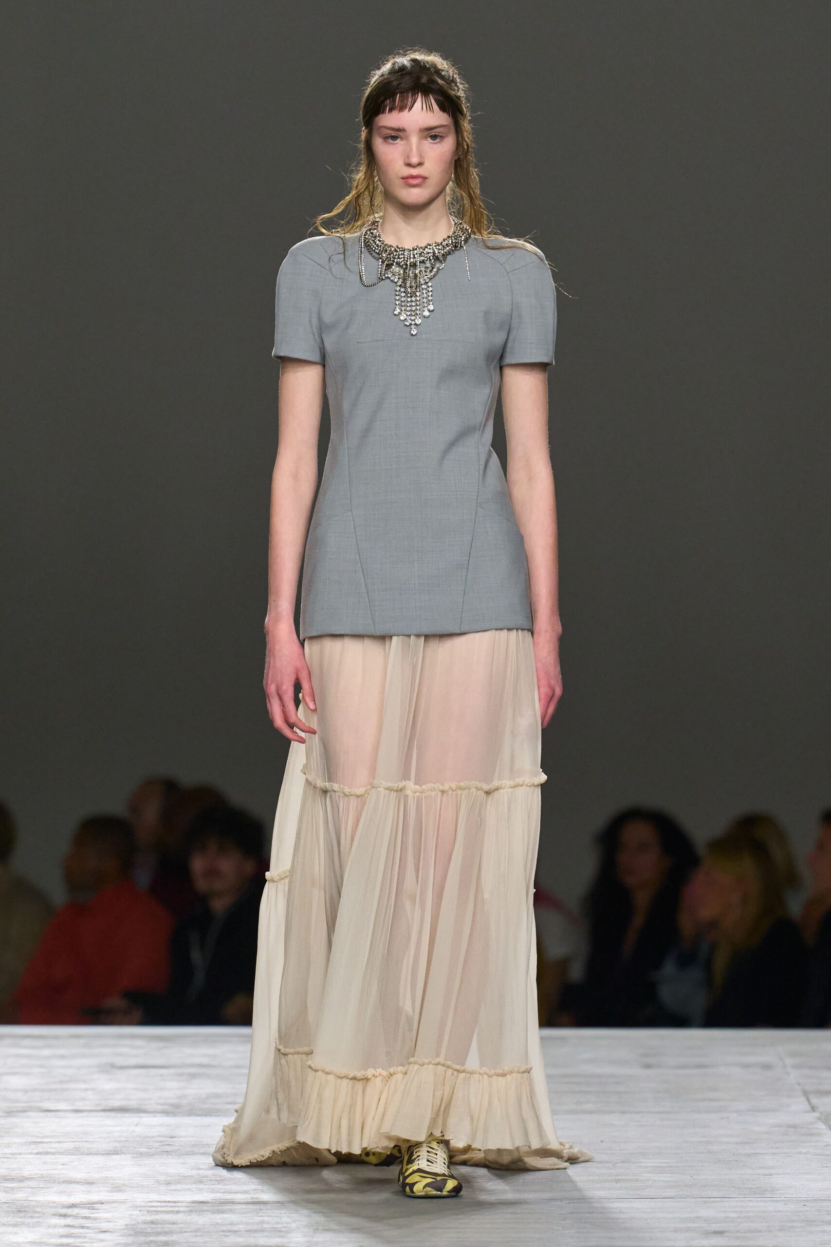 gray cotton short-sleeve collared fitted structured top