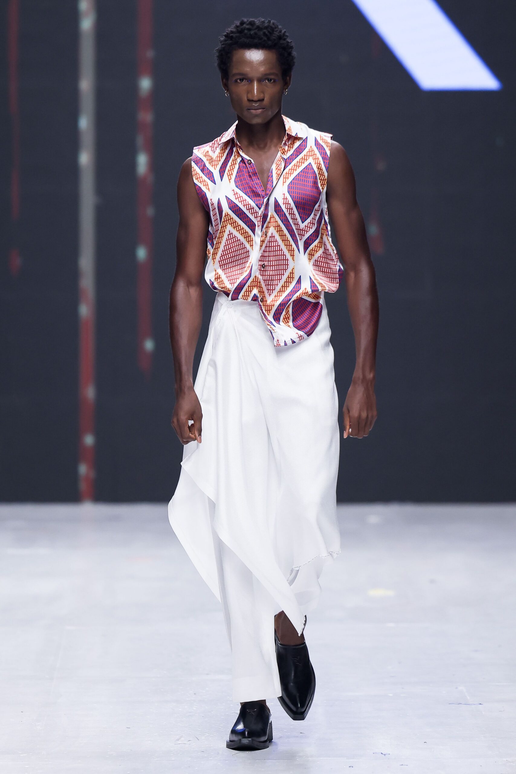multi cotton sleeveless v-neck fitted printed shirt