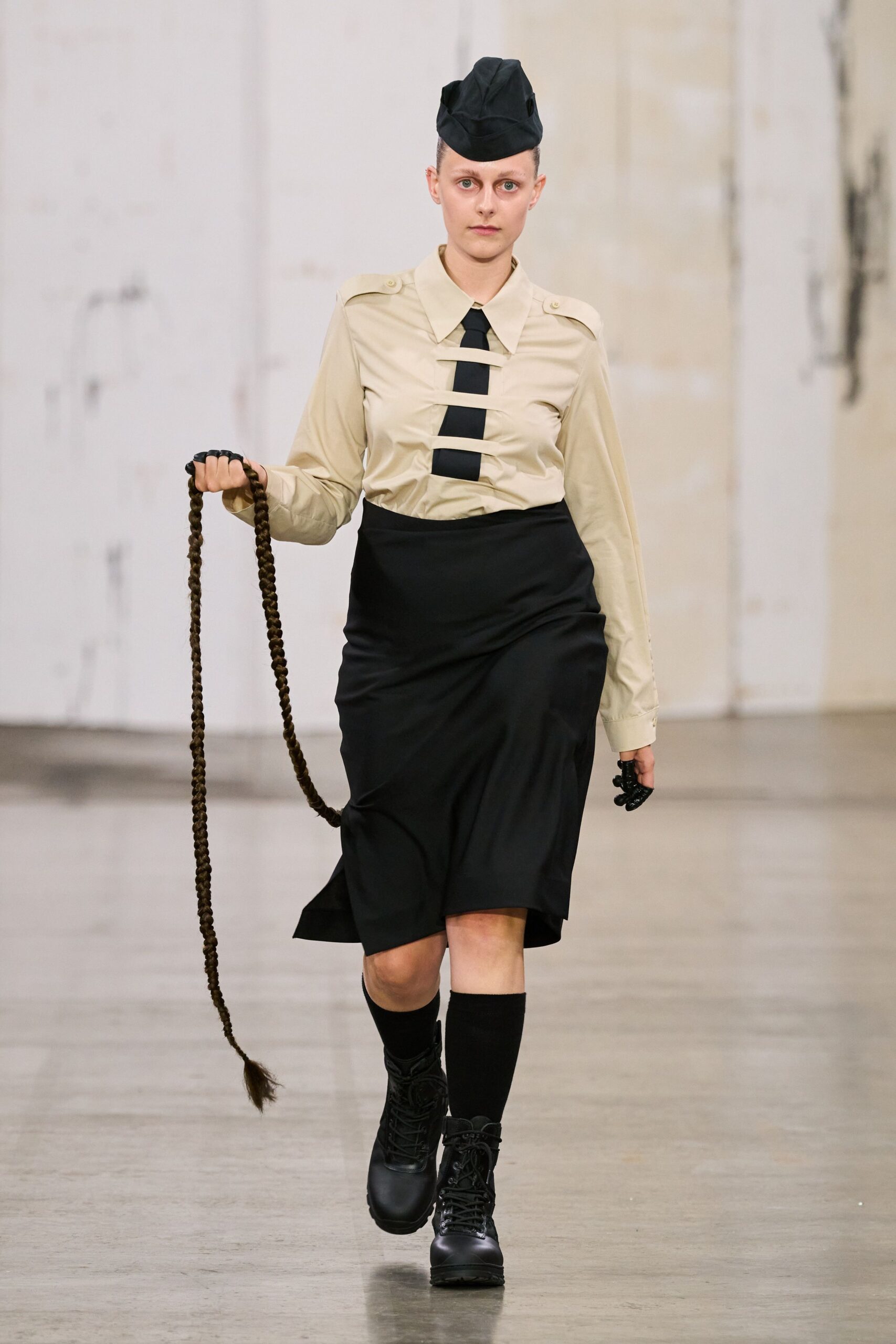 beige cotton long-sleeve collared fitted buttoned shirt