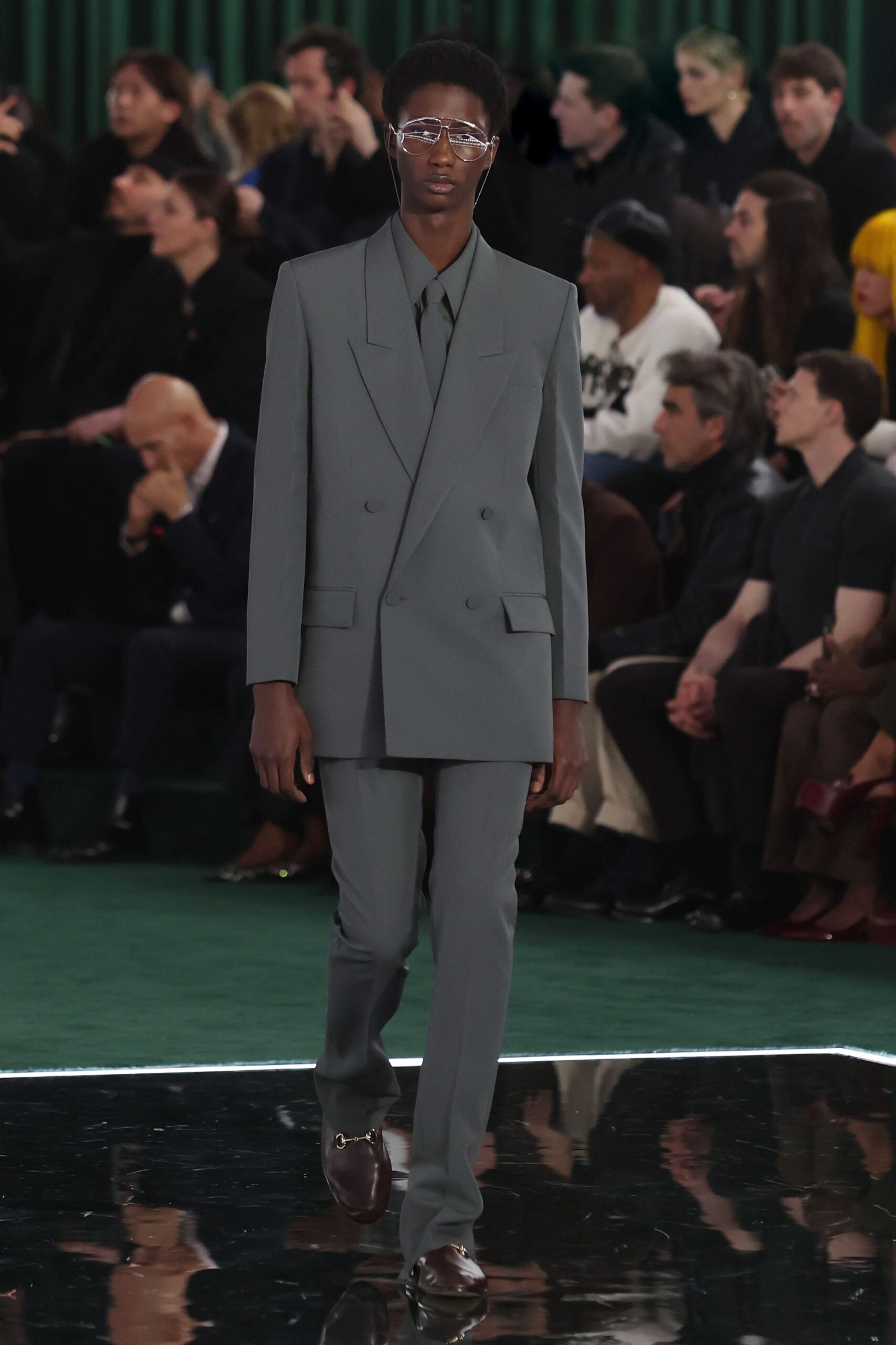 gray long-sleeve collared tailored suit