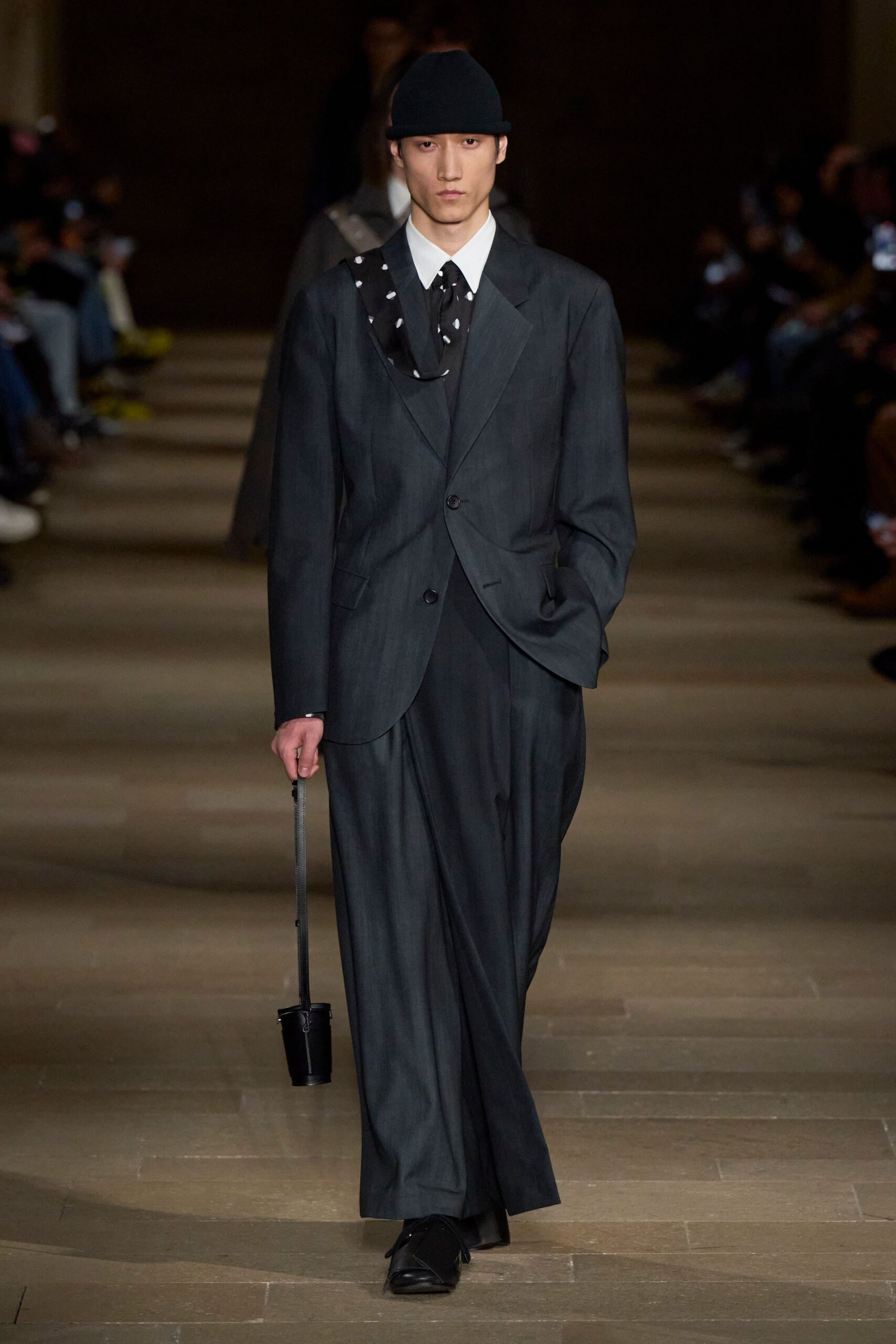 gray wool long-sleeve collared tailored pleated suit
