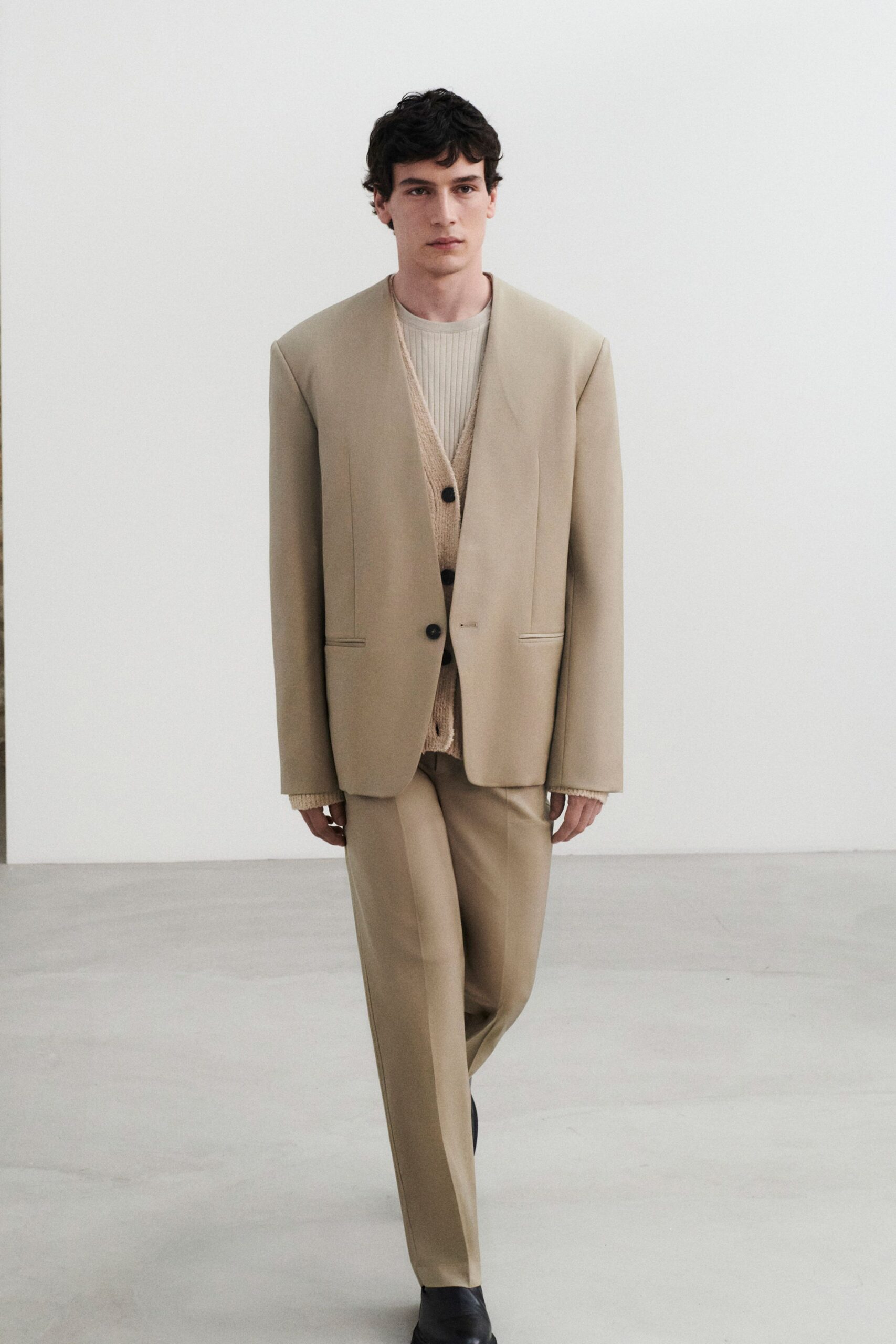 beige cotton long-sleeve collared fitted cardigan