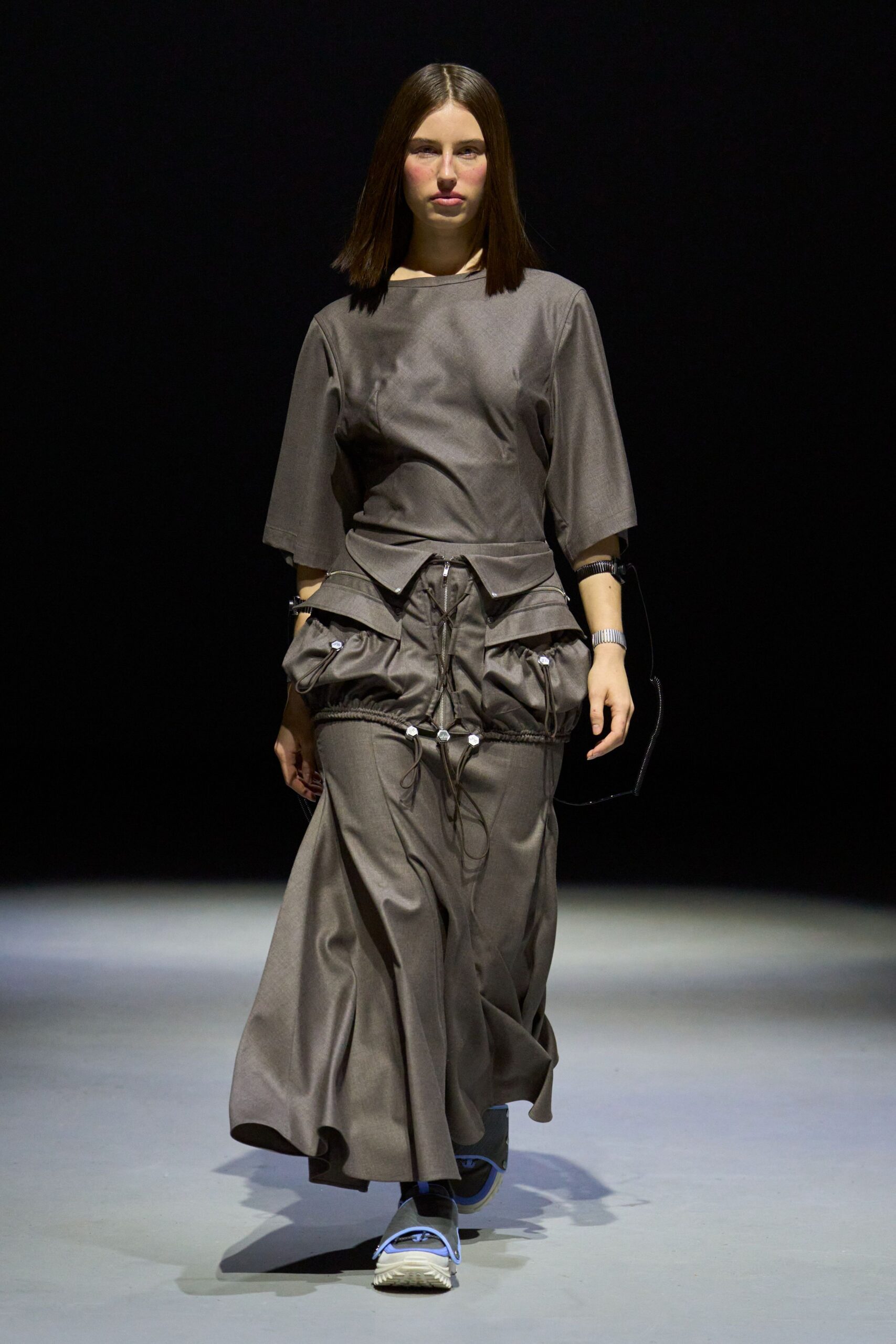 gray cotton short-sleeve v-neck fitted layered zippered dress