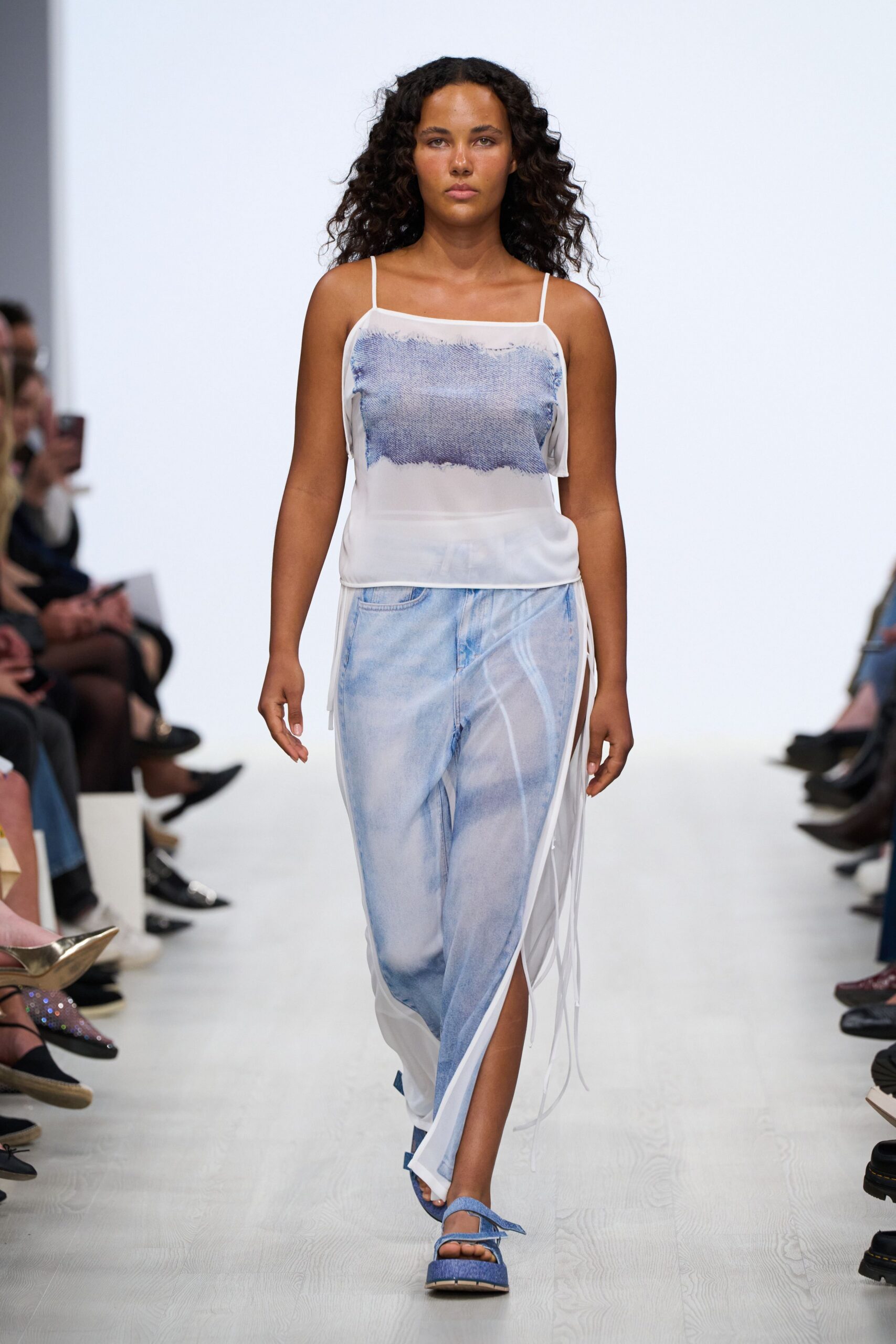 blue denim long-sleeve slit relaxed zippered pants