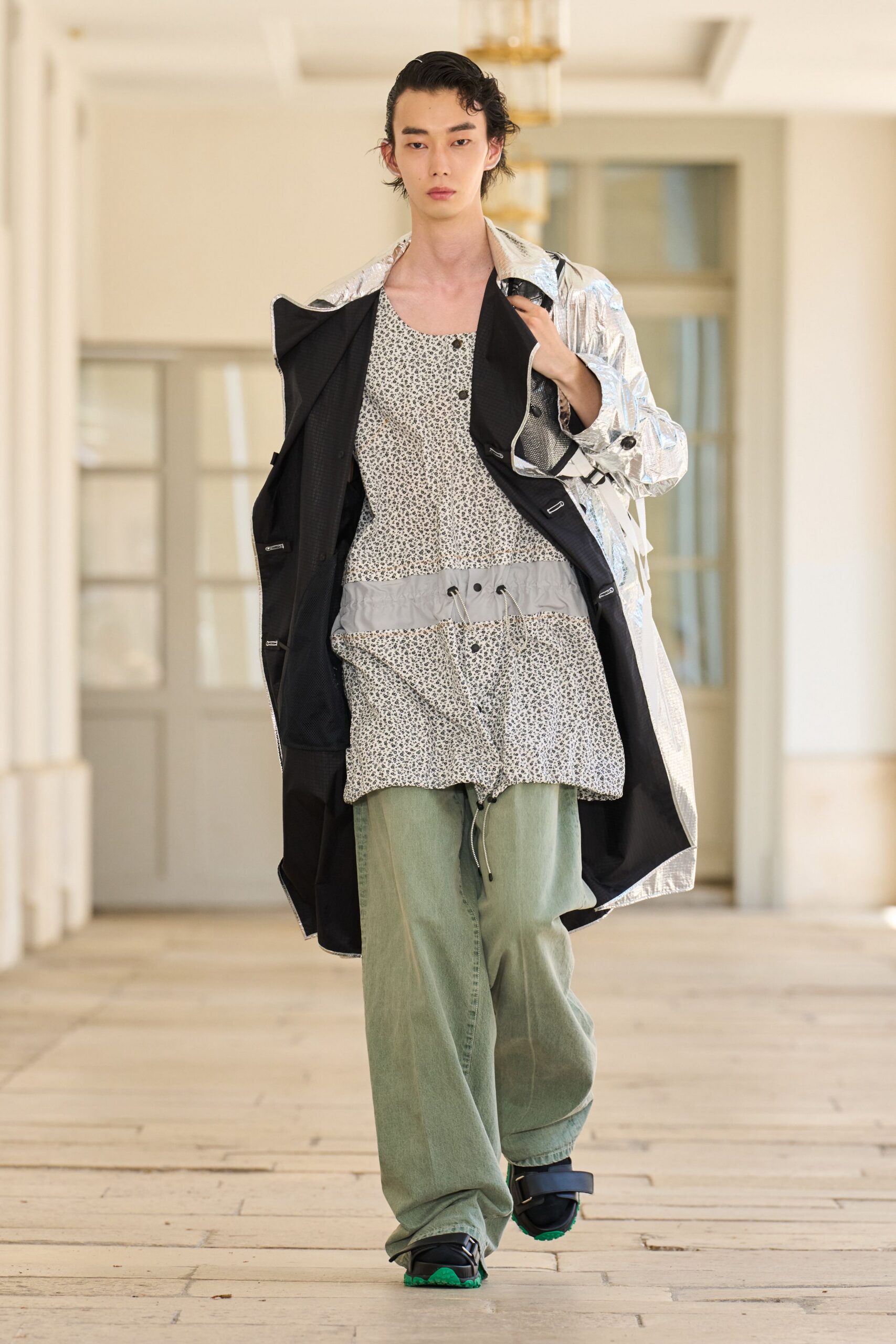 black vinyl long-sleeve collared relaxed zippered shiny coat