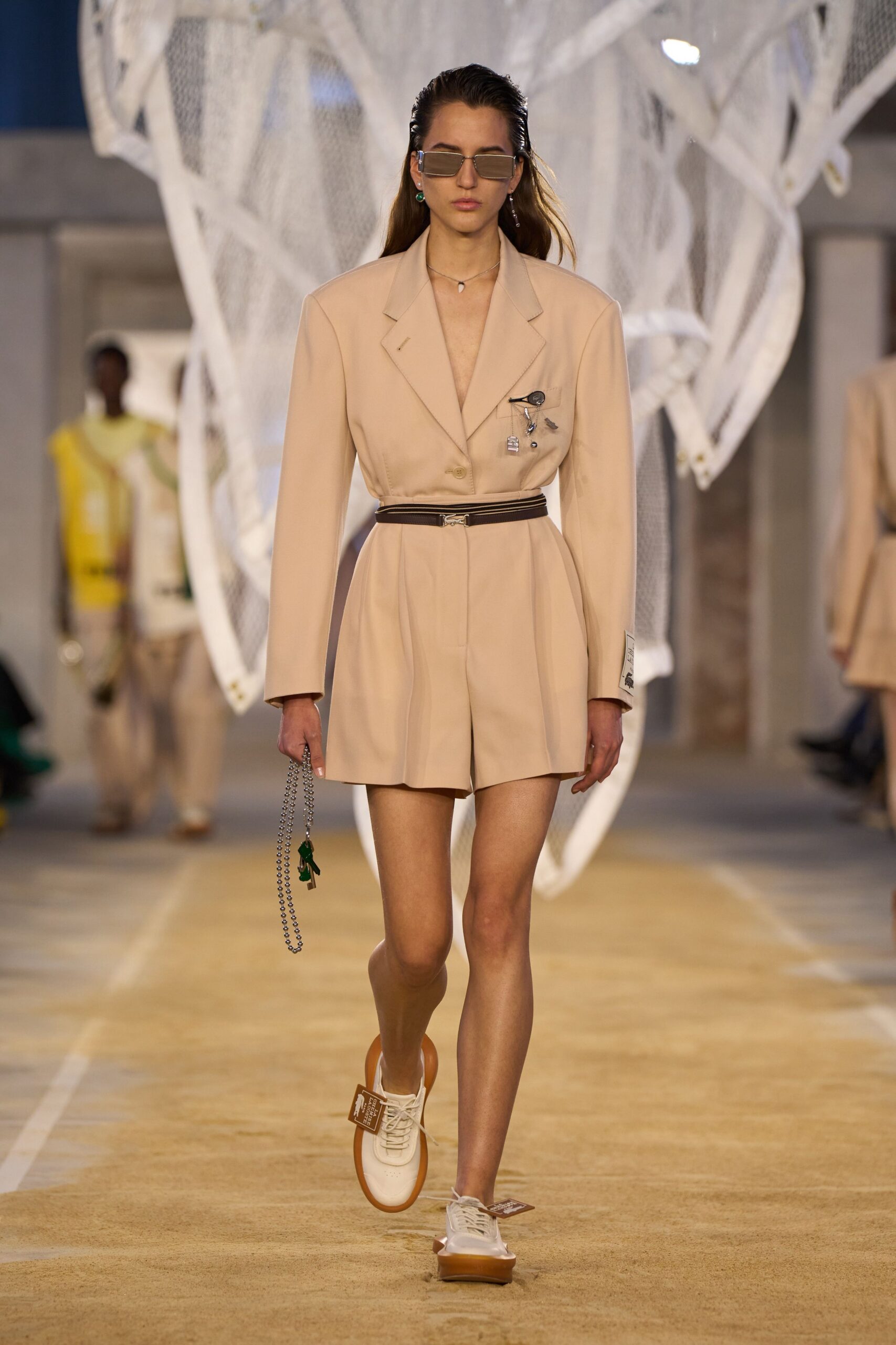 beige cotton long-sleeve collared fitted buttoned short blazer