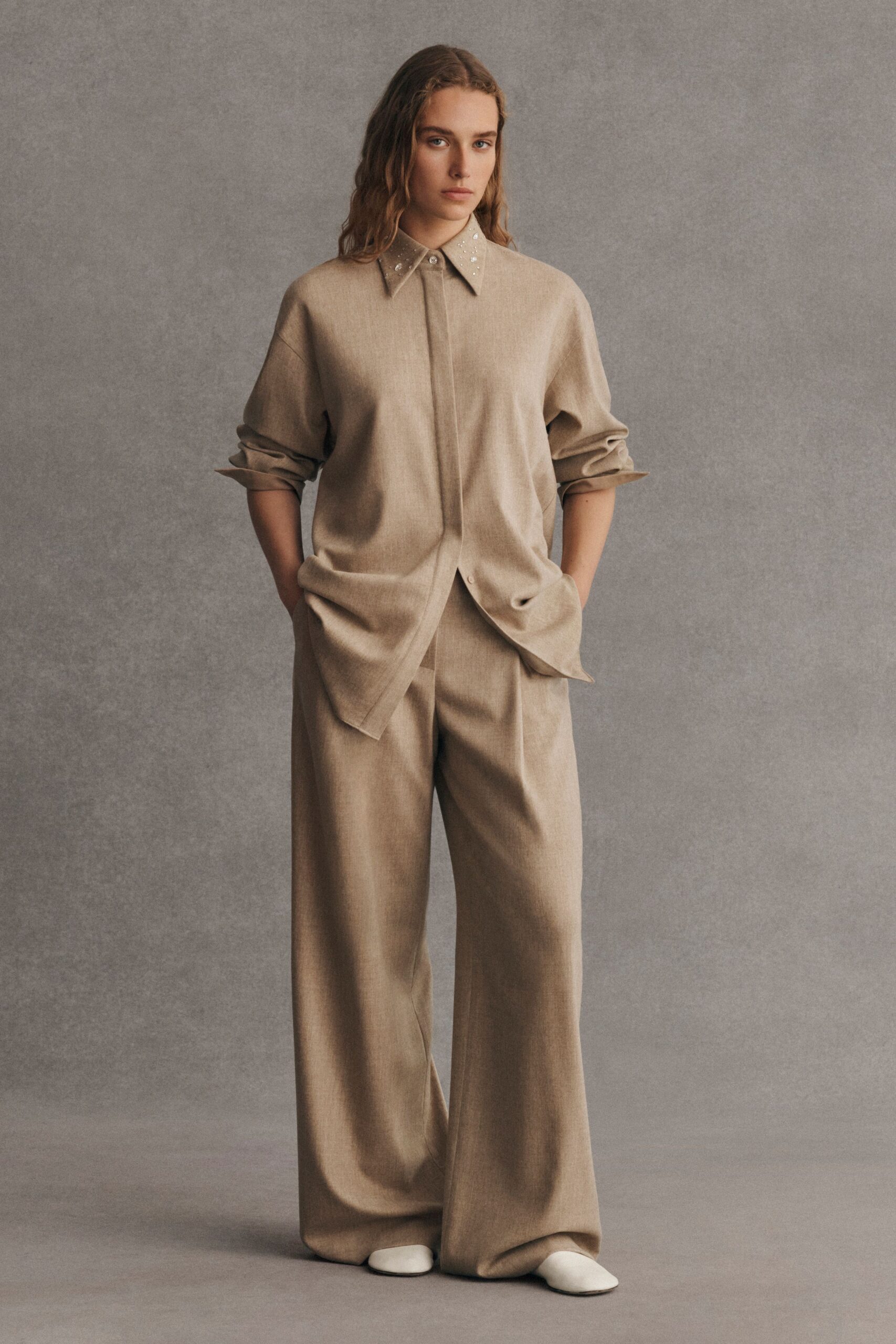 beige cotton long-sleeve collared relaxed buttoned shirt