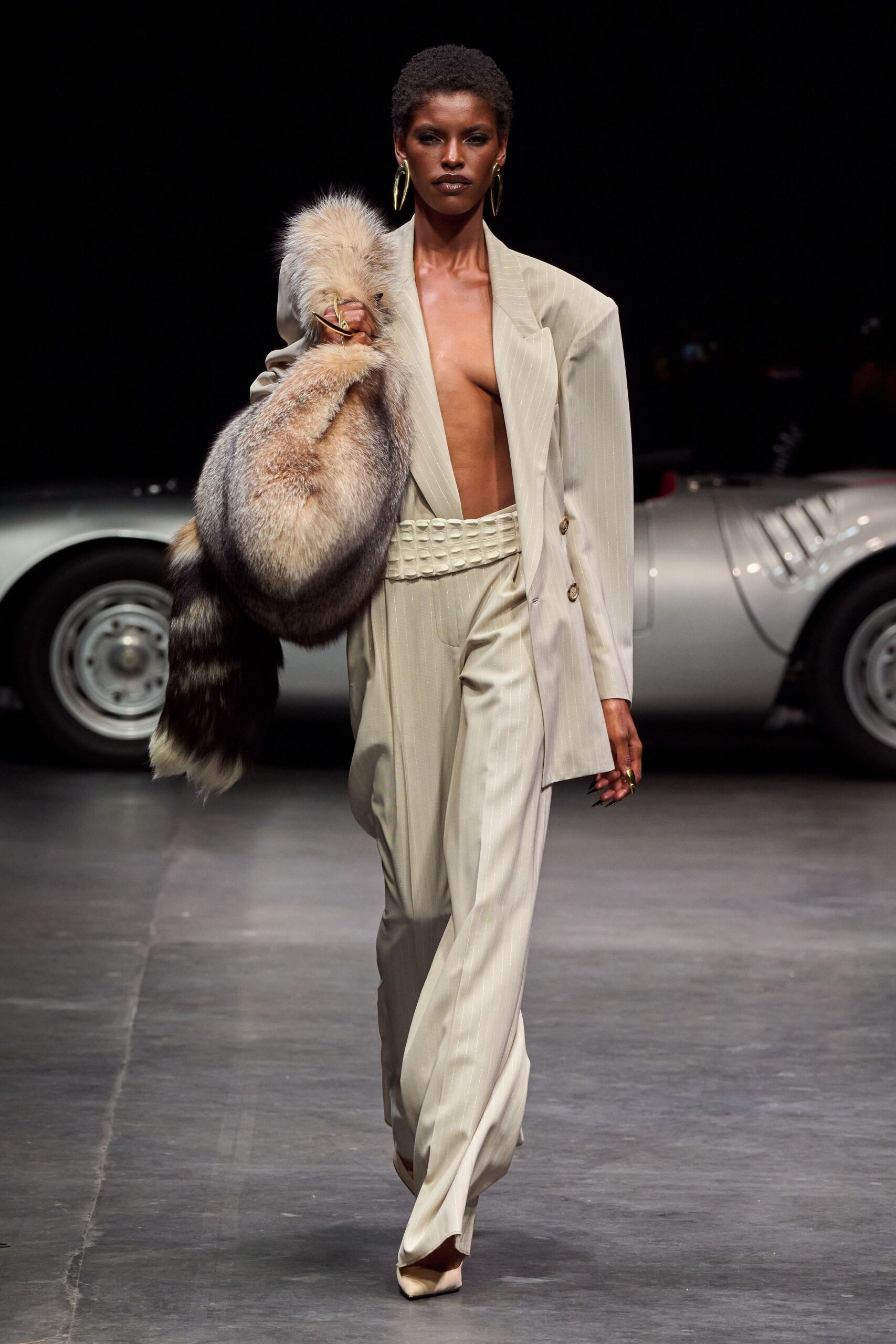 beige silk long-sleeve v-neck tailored pleated blazer