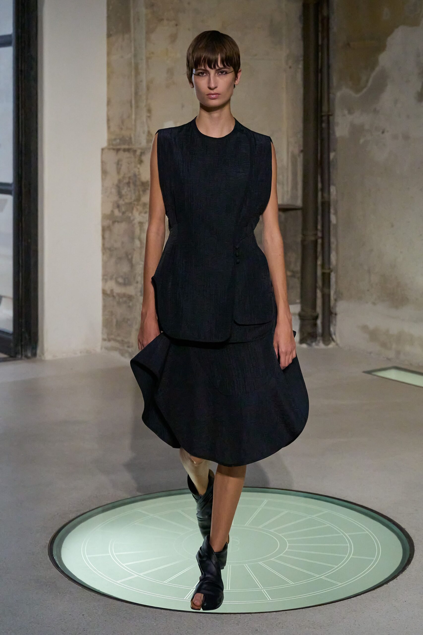 black fitted sleeveless dress
