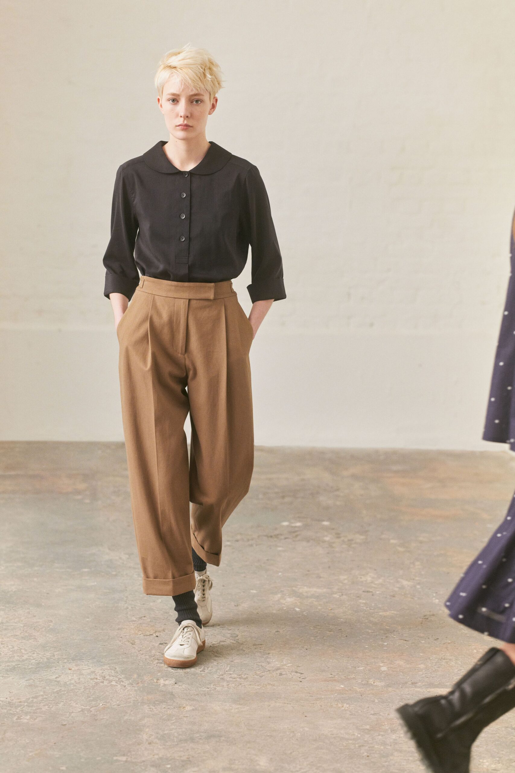 black shirt brown pants white shoes
