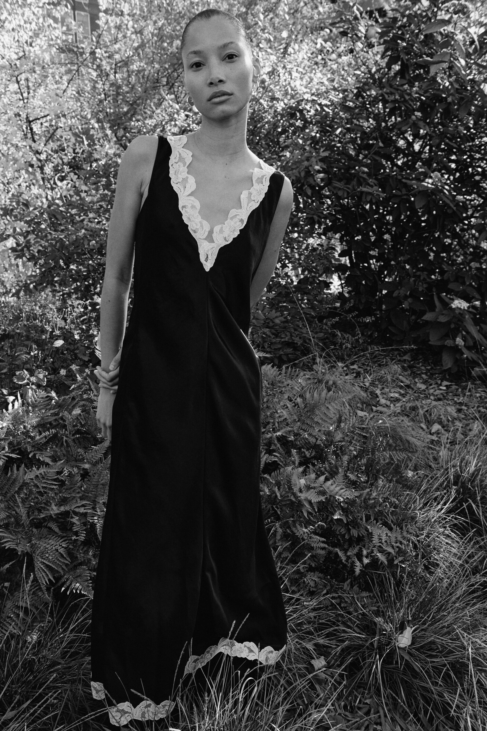 black velvet sleeveless dress
