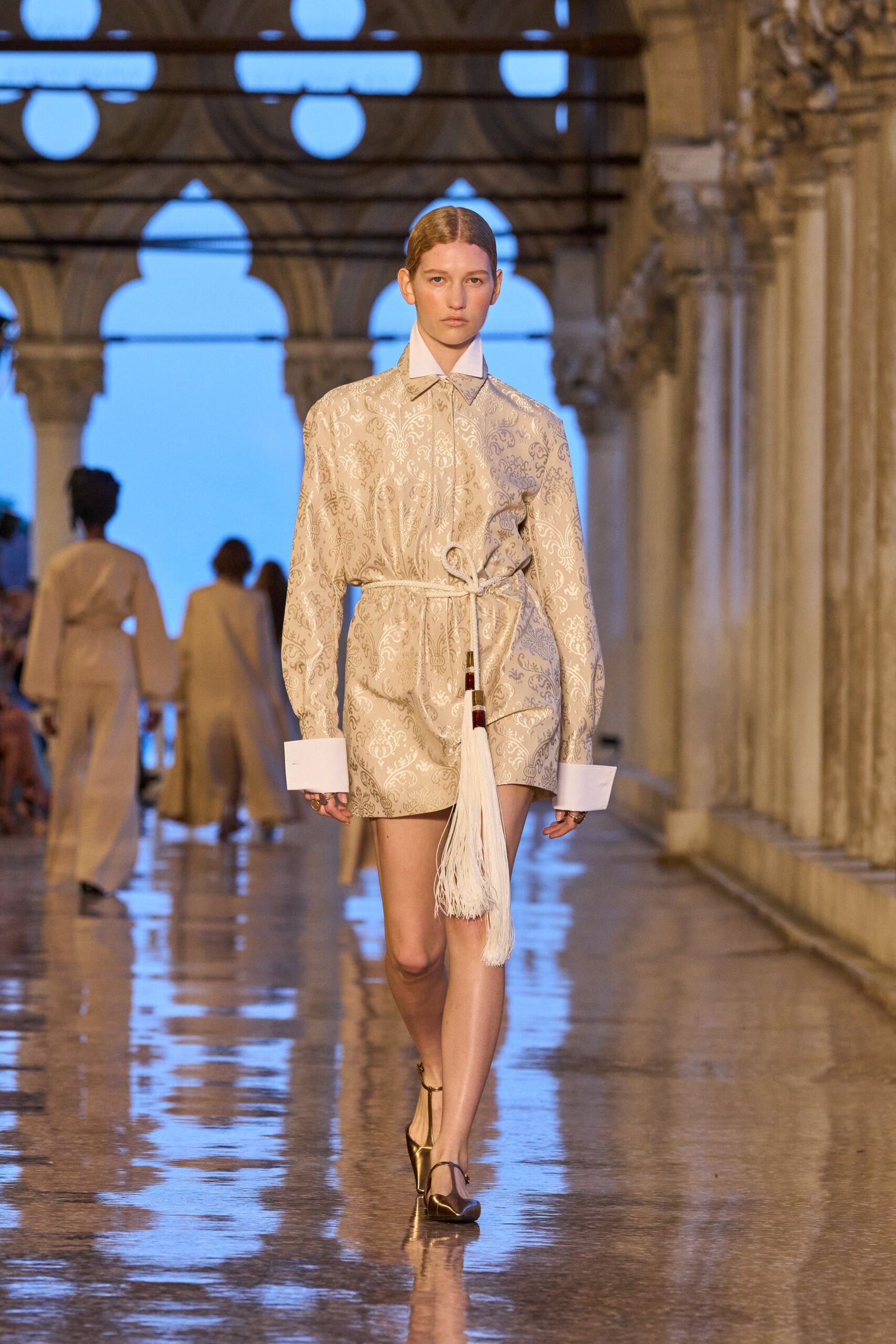 beige embroidered shirt-dress with gold heels