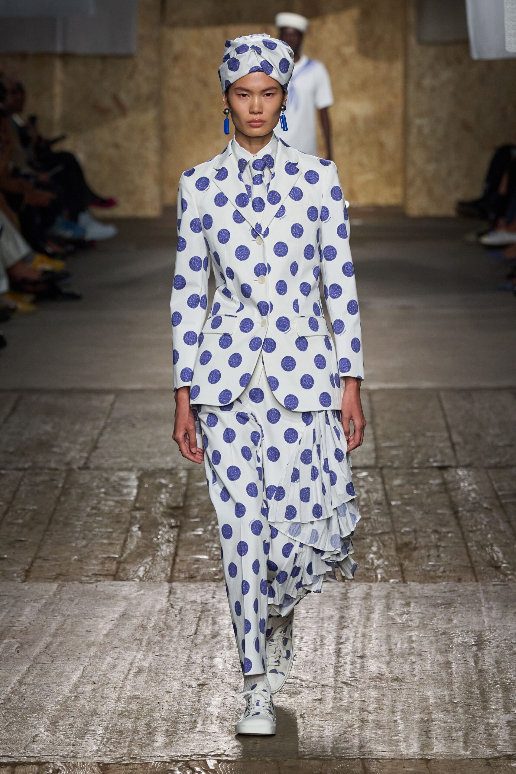 polka-dot suit with hat
