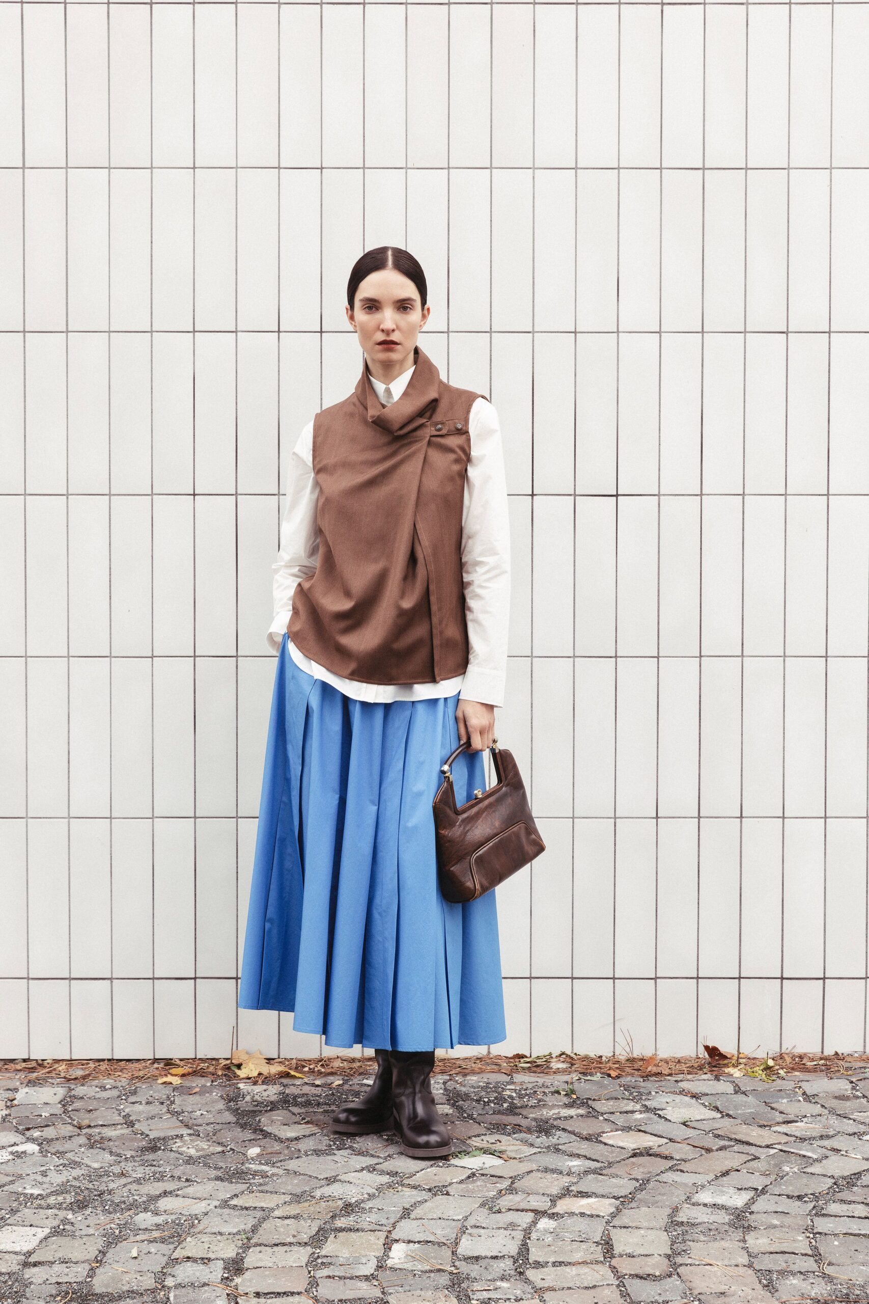 brown top blue pleated skirt