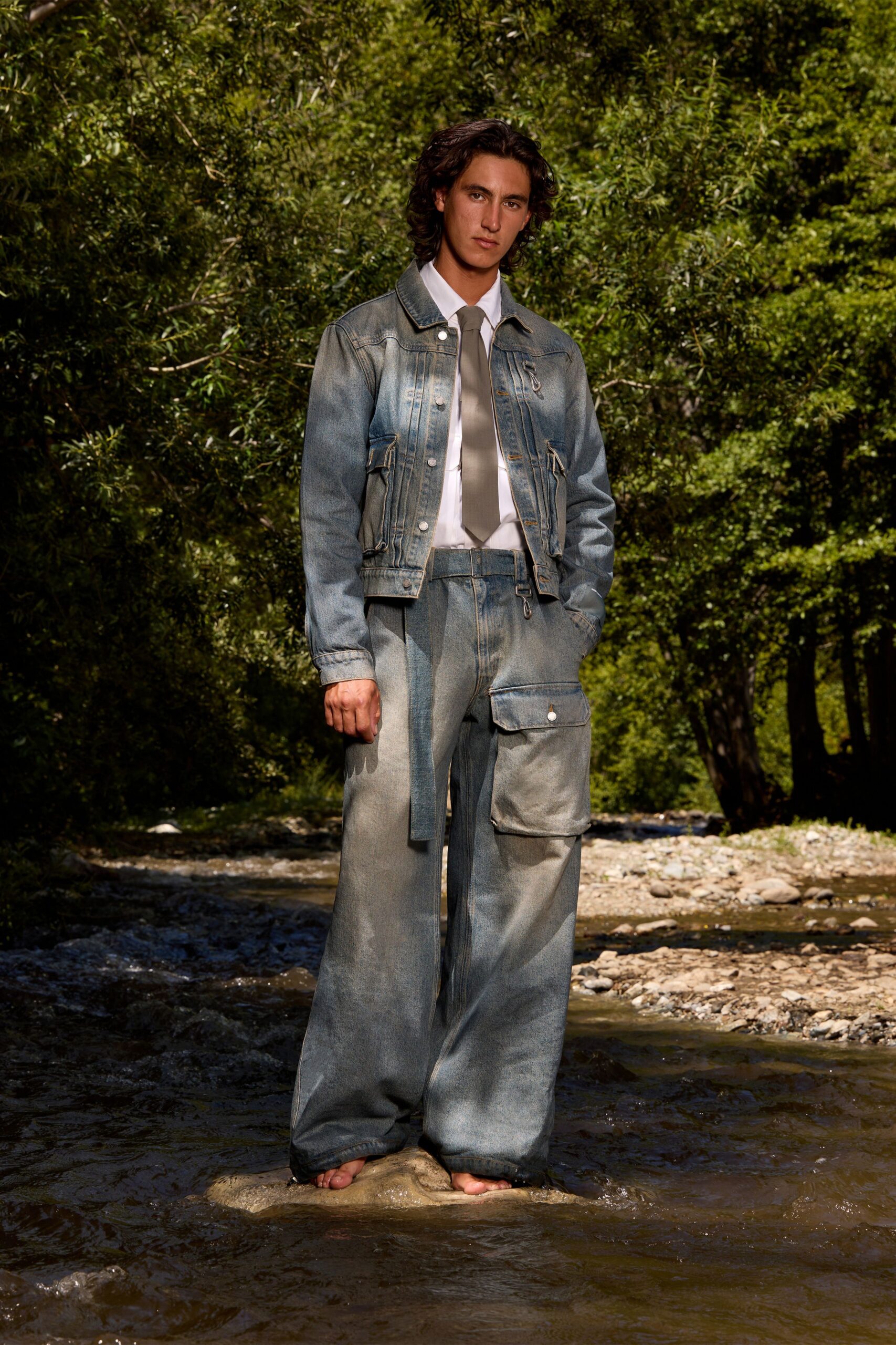 blue denim long-sleeve collared relaxed buttoned jacket