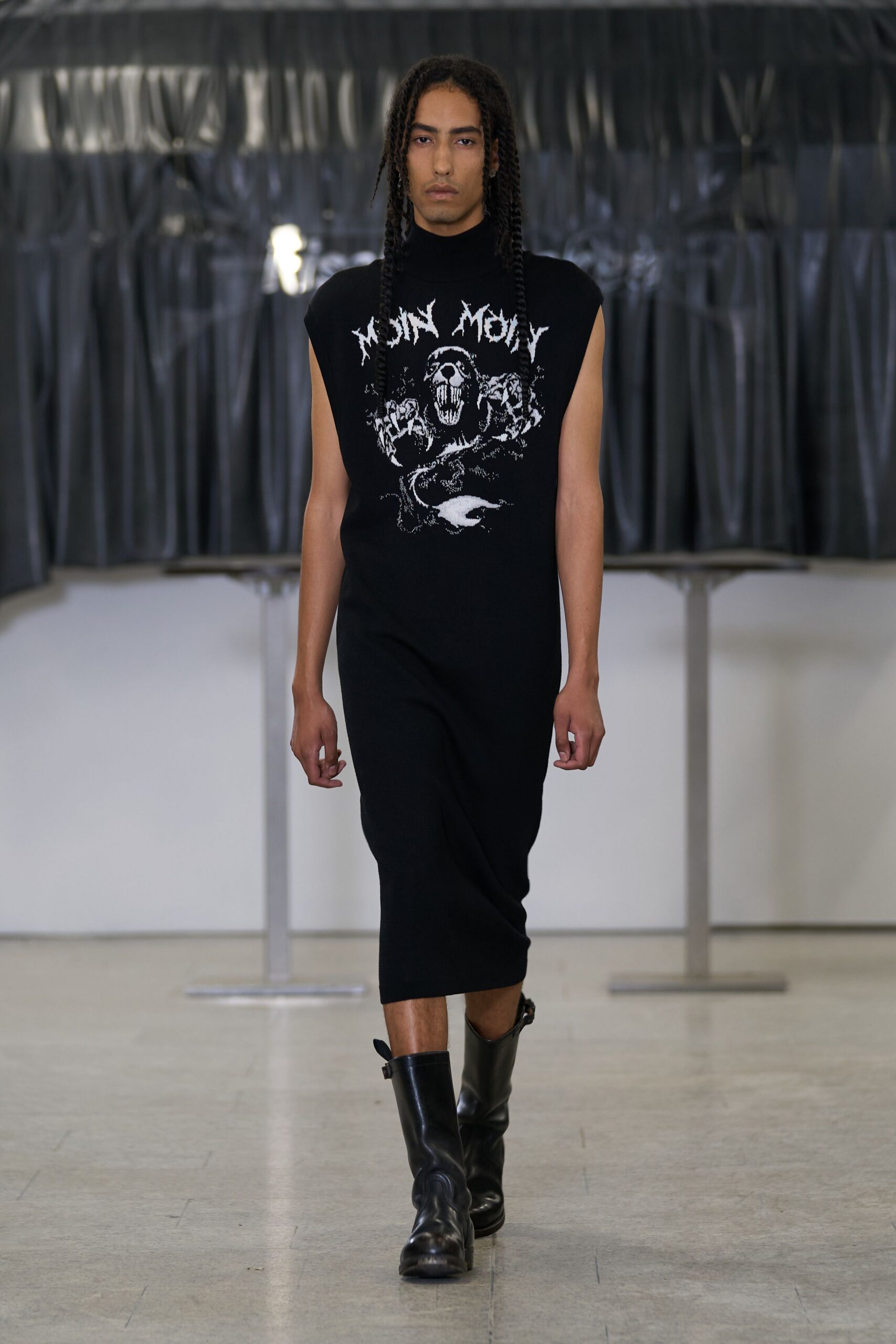 black sleeveless midi dress with boots