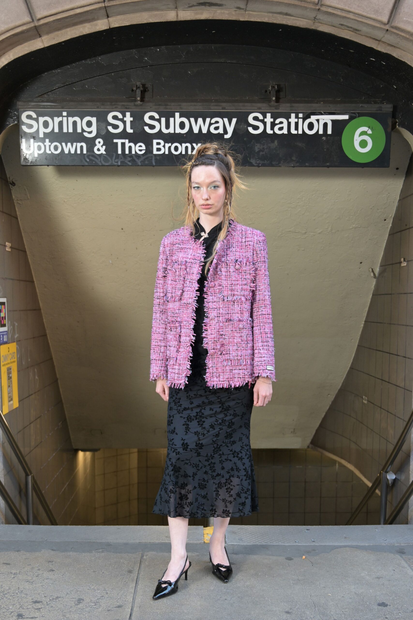 pink tweed long-sleeve collared fitted buttoned jacket