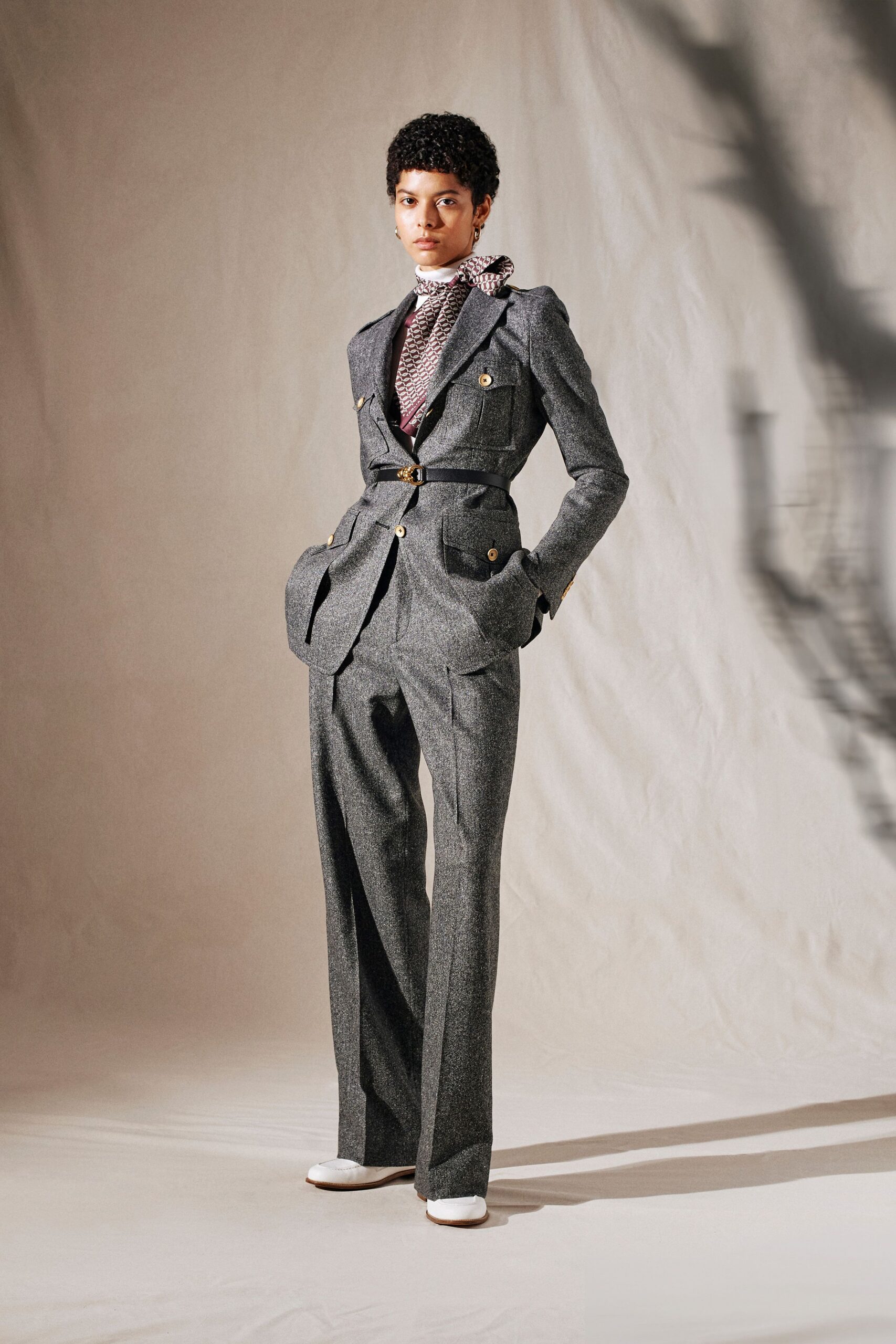 gray wool long-sleeve collared tailored buttoned pockets suit
