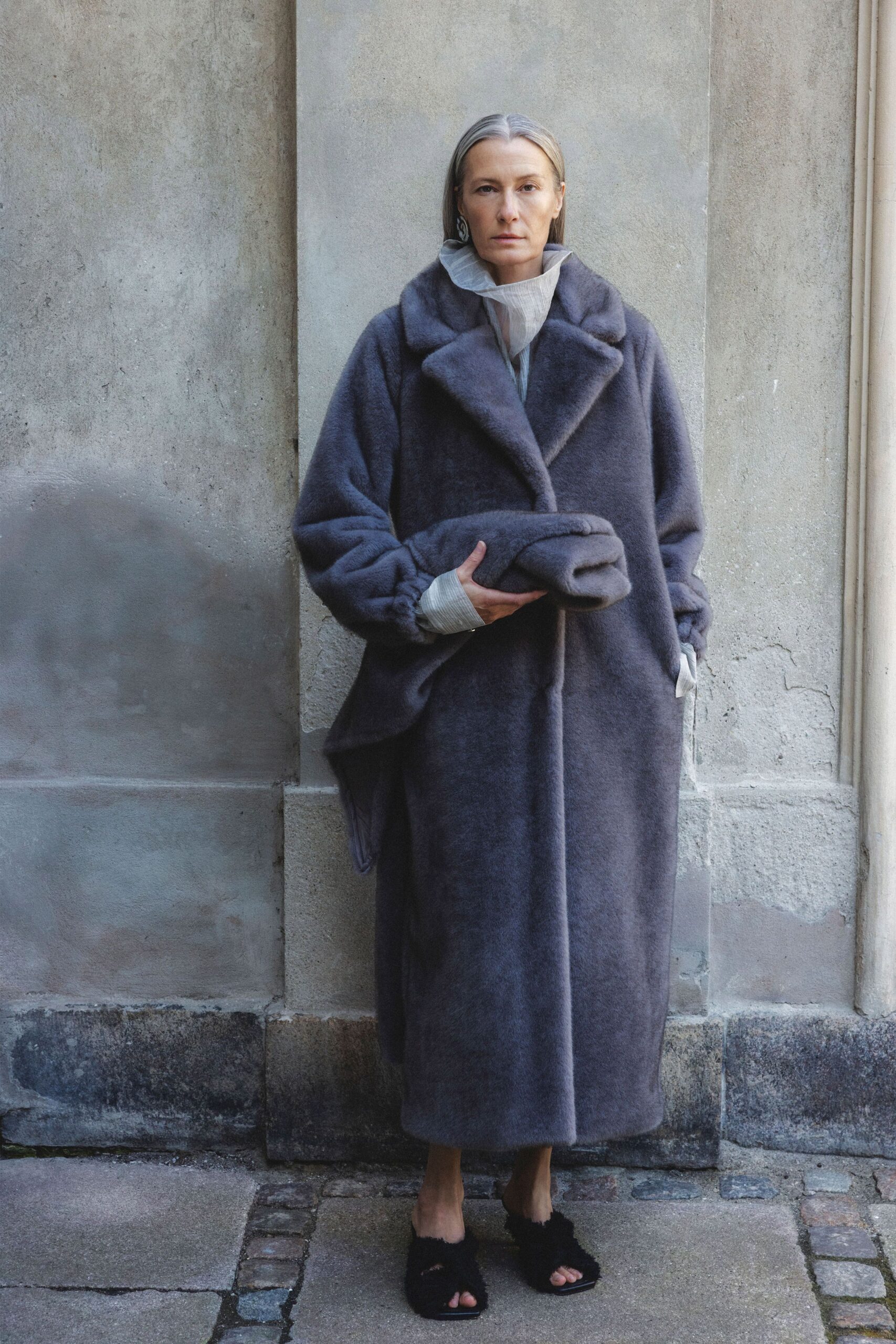 gray wool long-sleeve collared oversized buttoned maxi coat