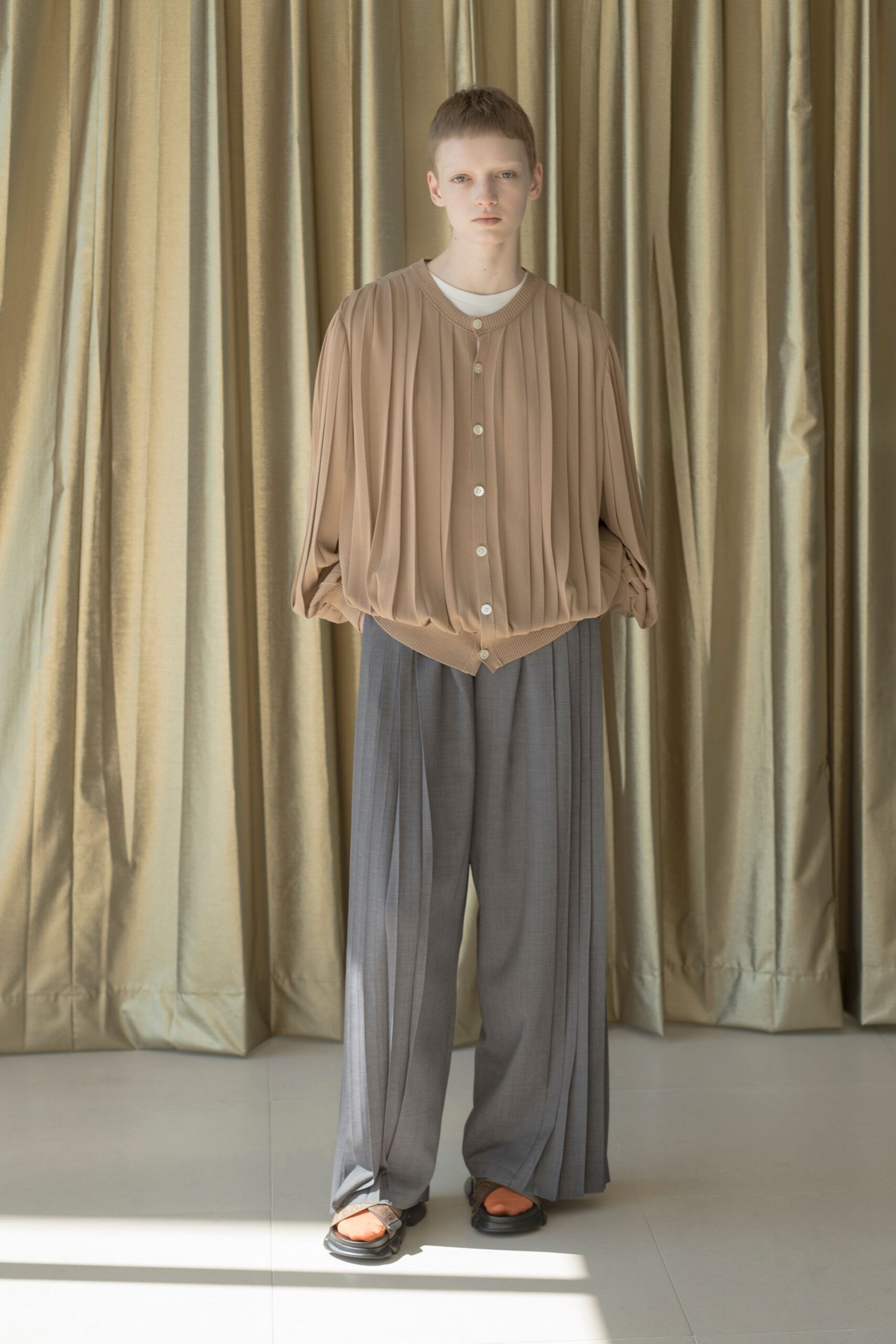gray wool fitted high-waisted pleated wide-leg pants