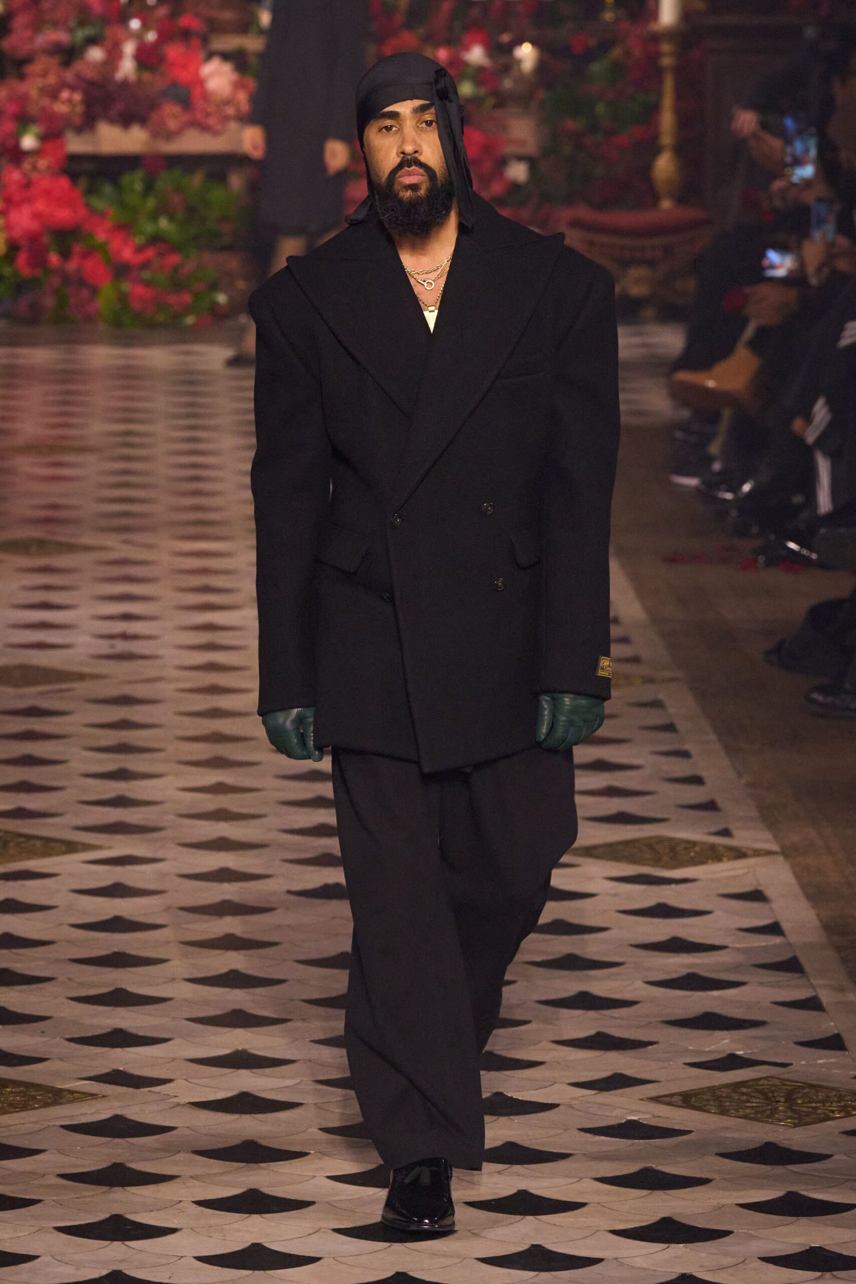 black wool long-sleeve collared structured coat