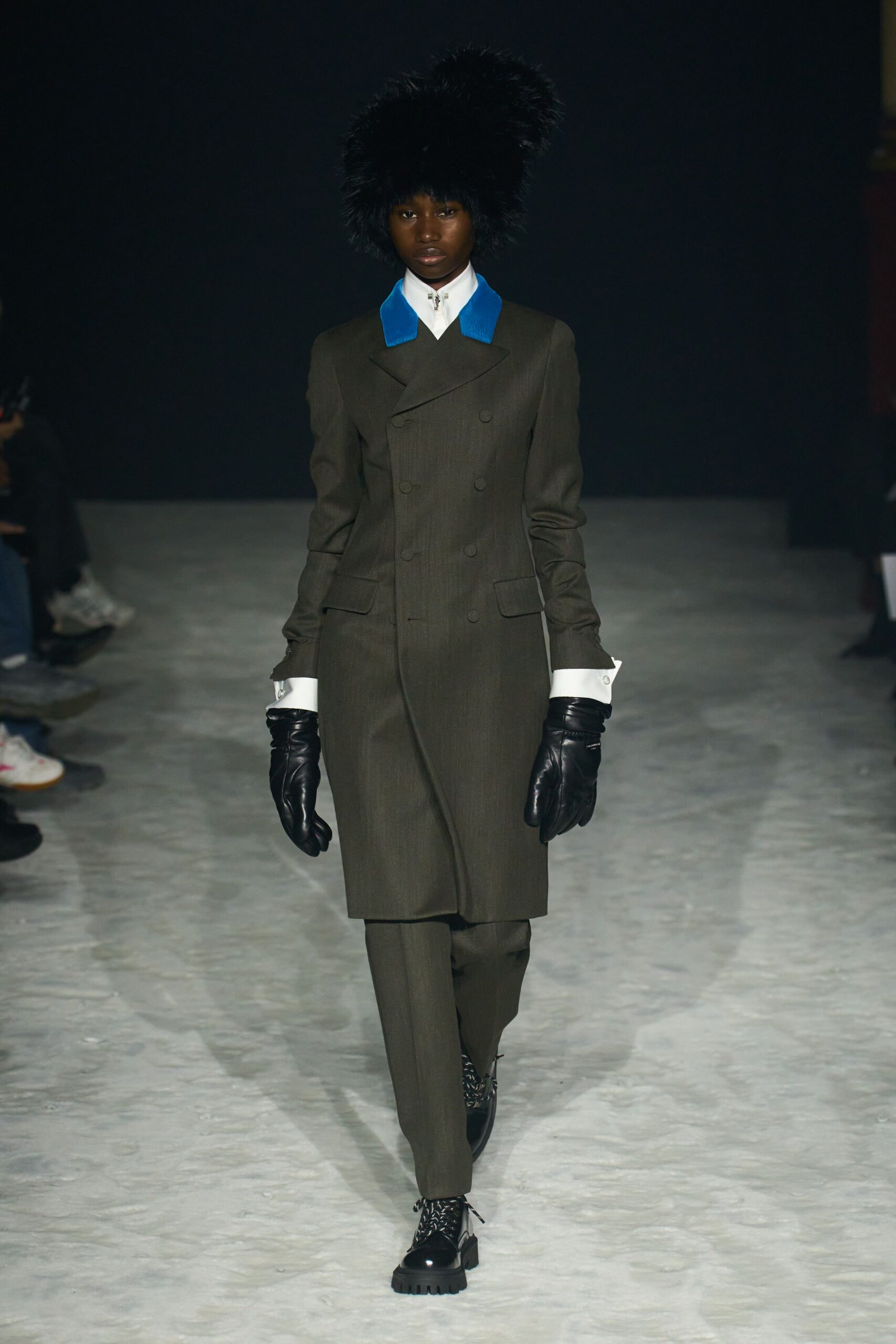 gray wool long-sleeve collared tailored buttoned suit