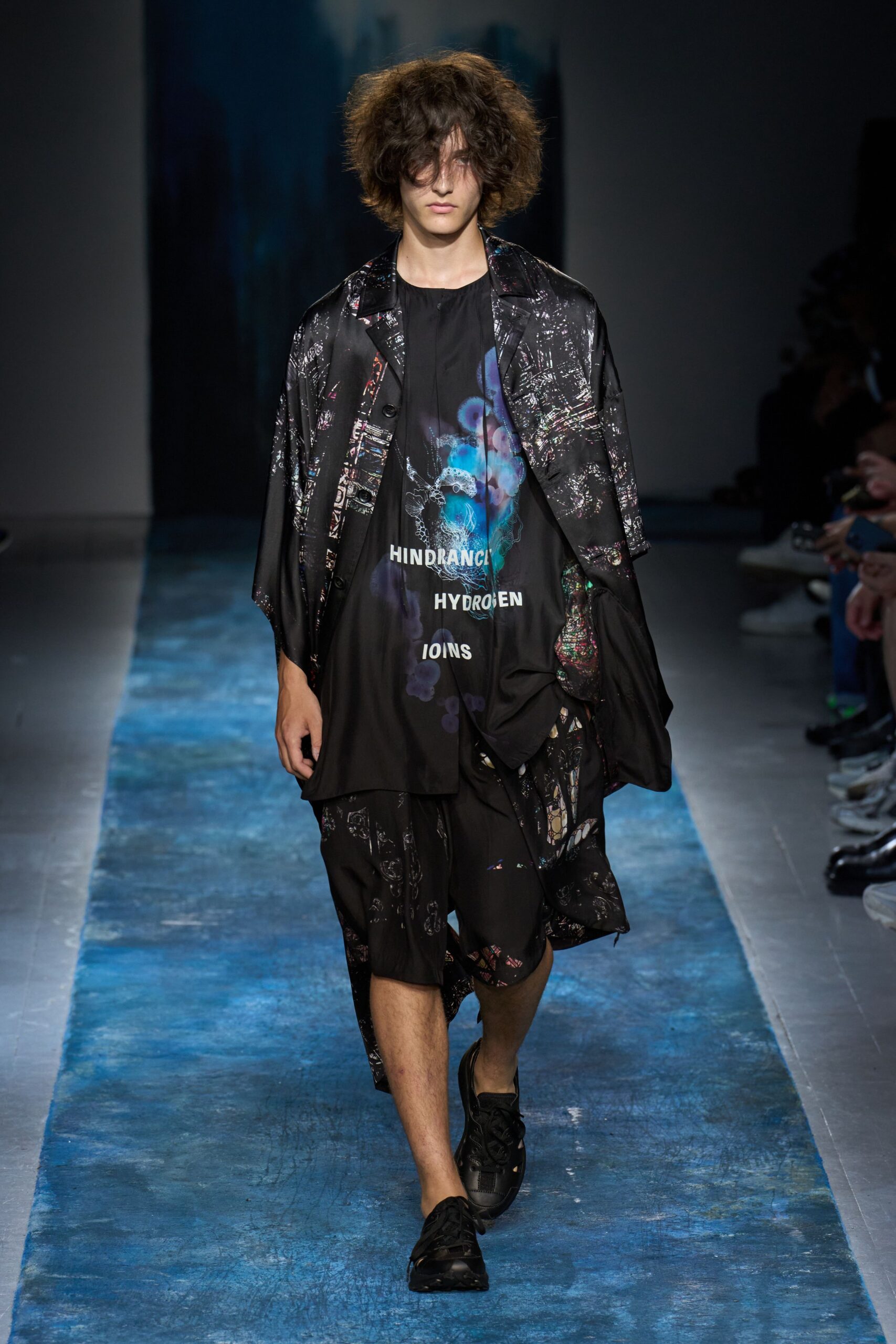 black relaxed jacket and t-shirt