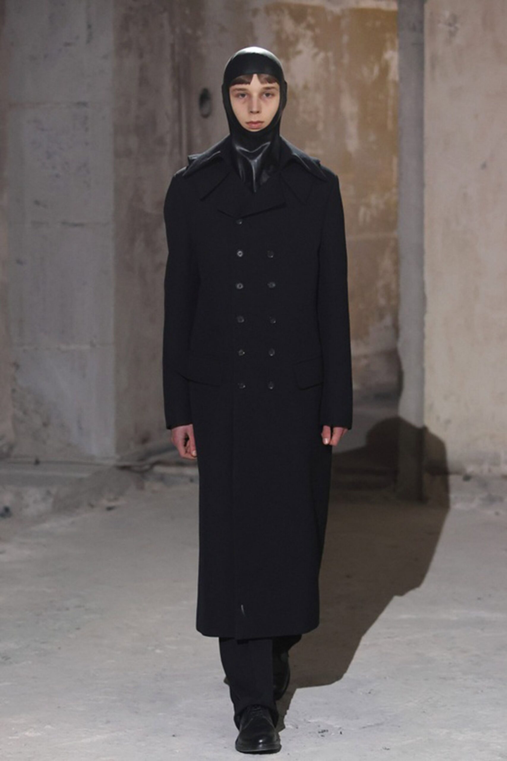 black wool long-sleeve collared fitted buttoned maxi coat