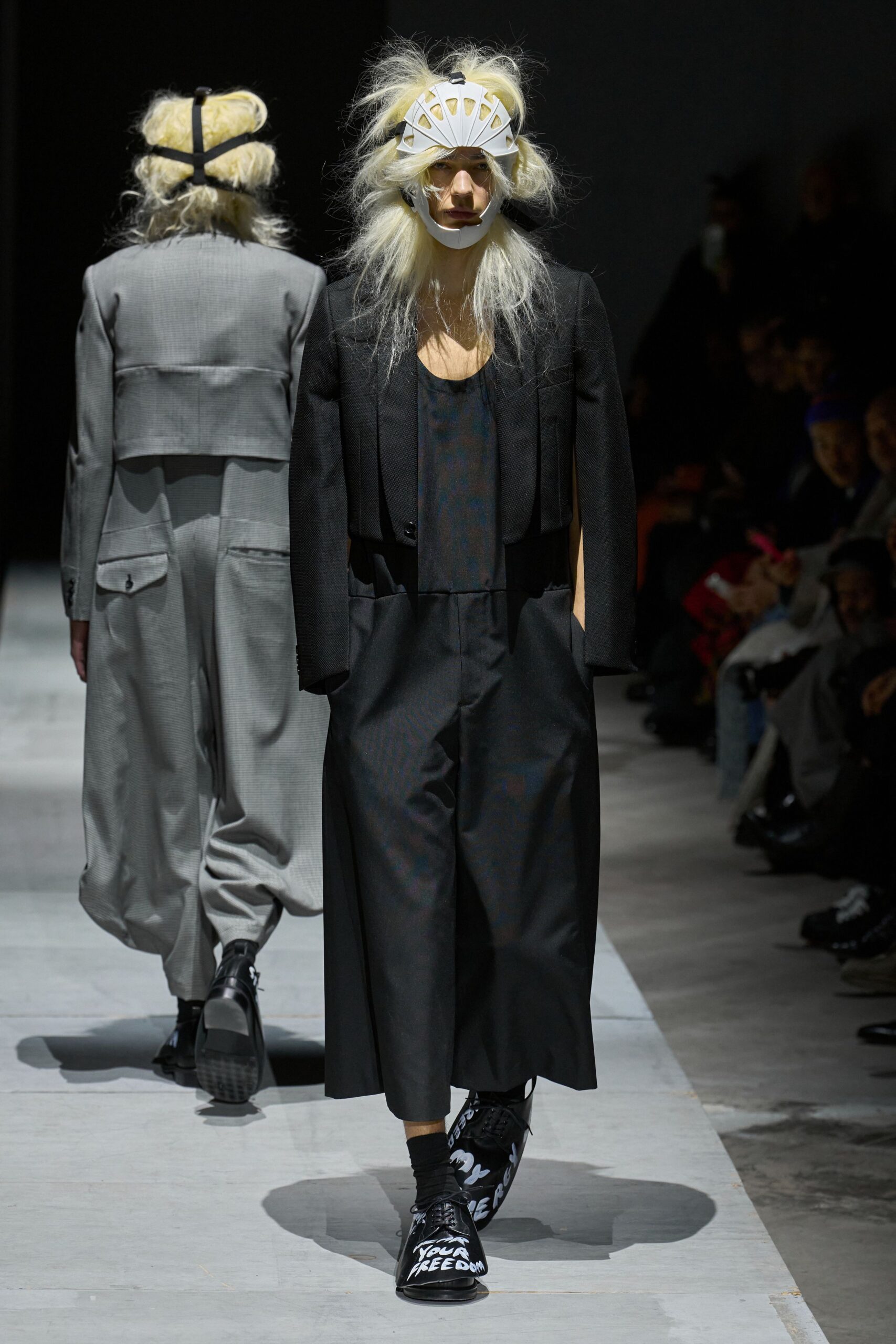 black wool long-sleeve collared tailored buttoned jacket