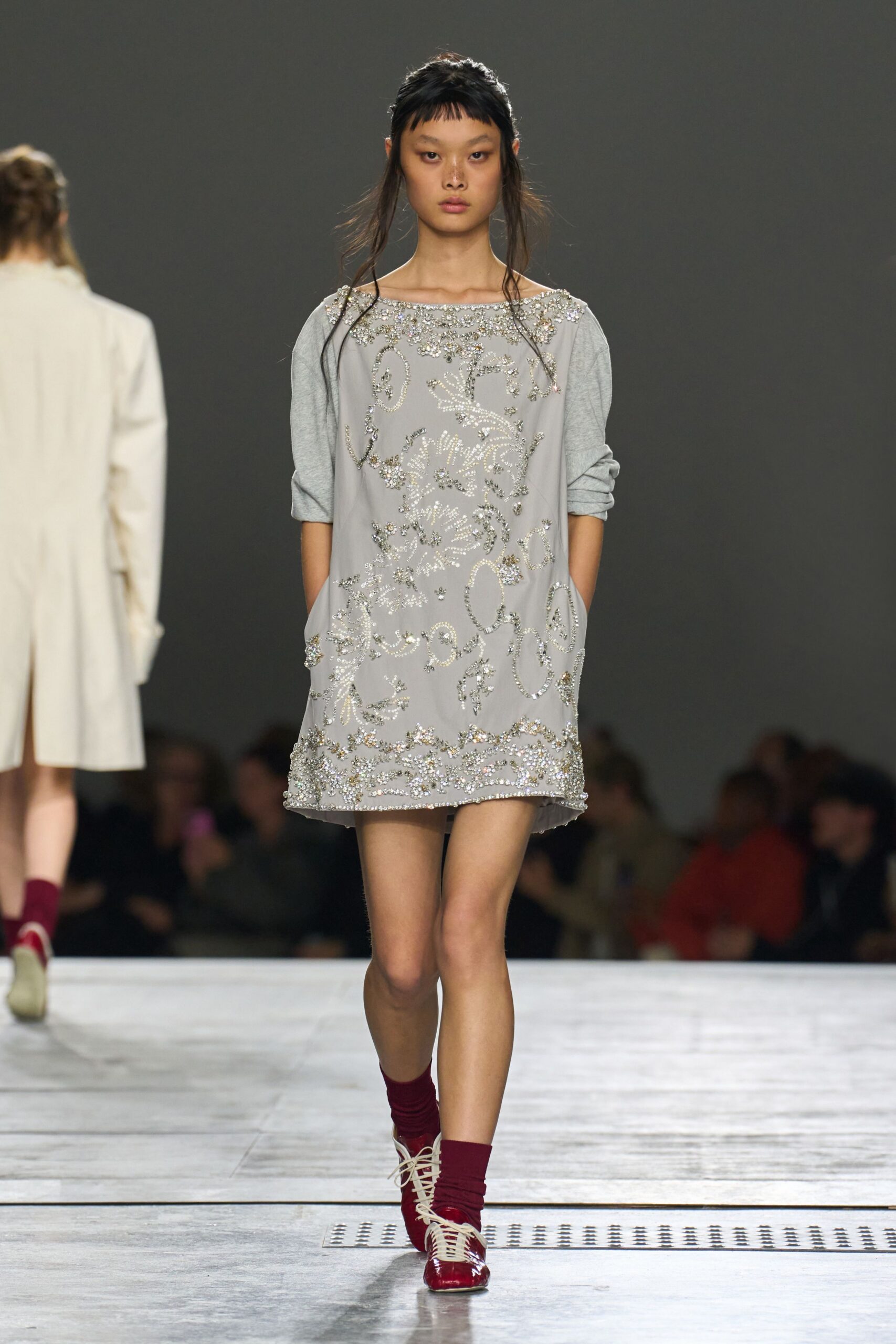 gray cotton long-sleeve scoop-neck fitted embroidered short dress