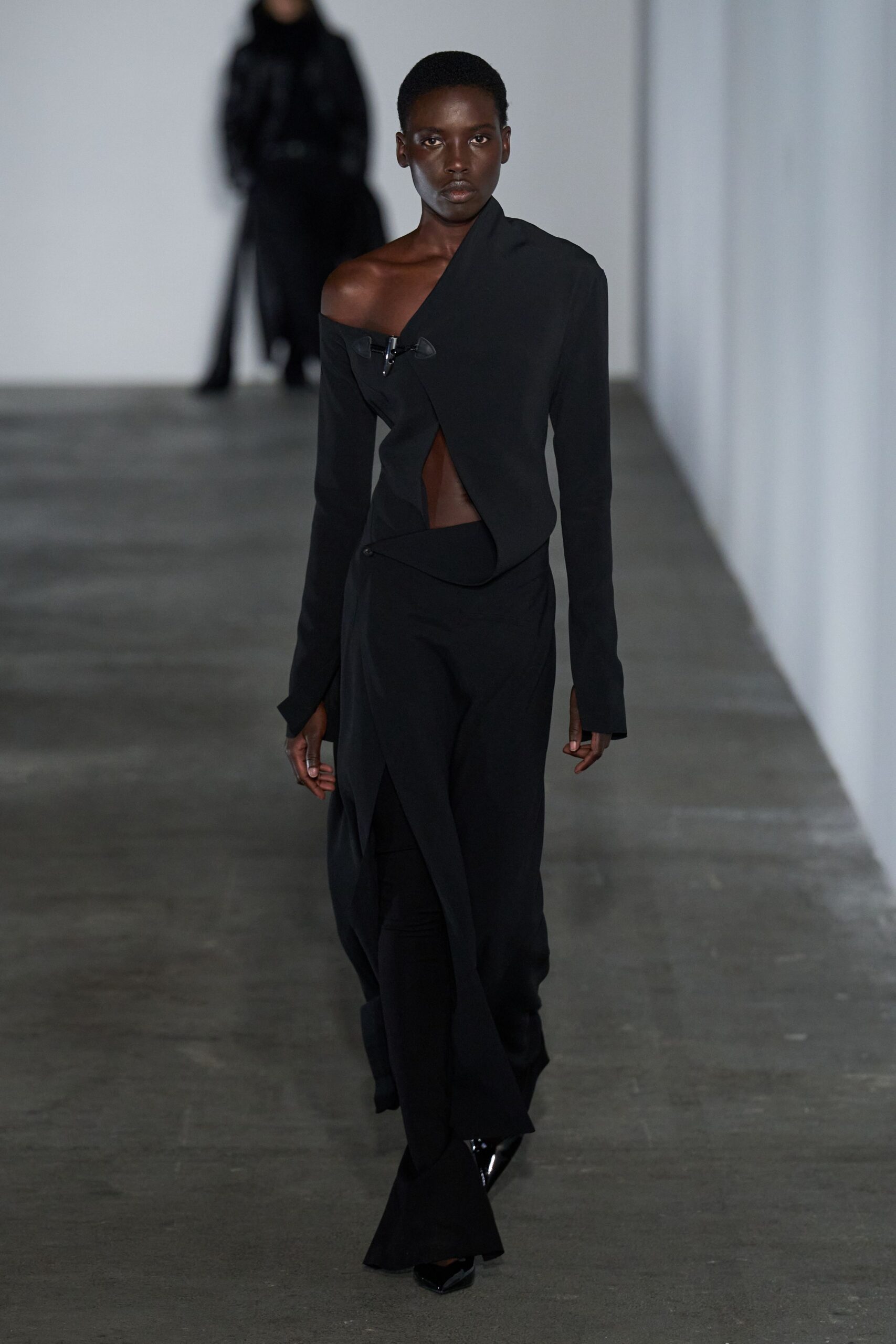 black cotton long-sleeve off-shoulder fitted top