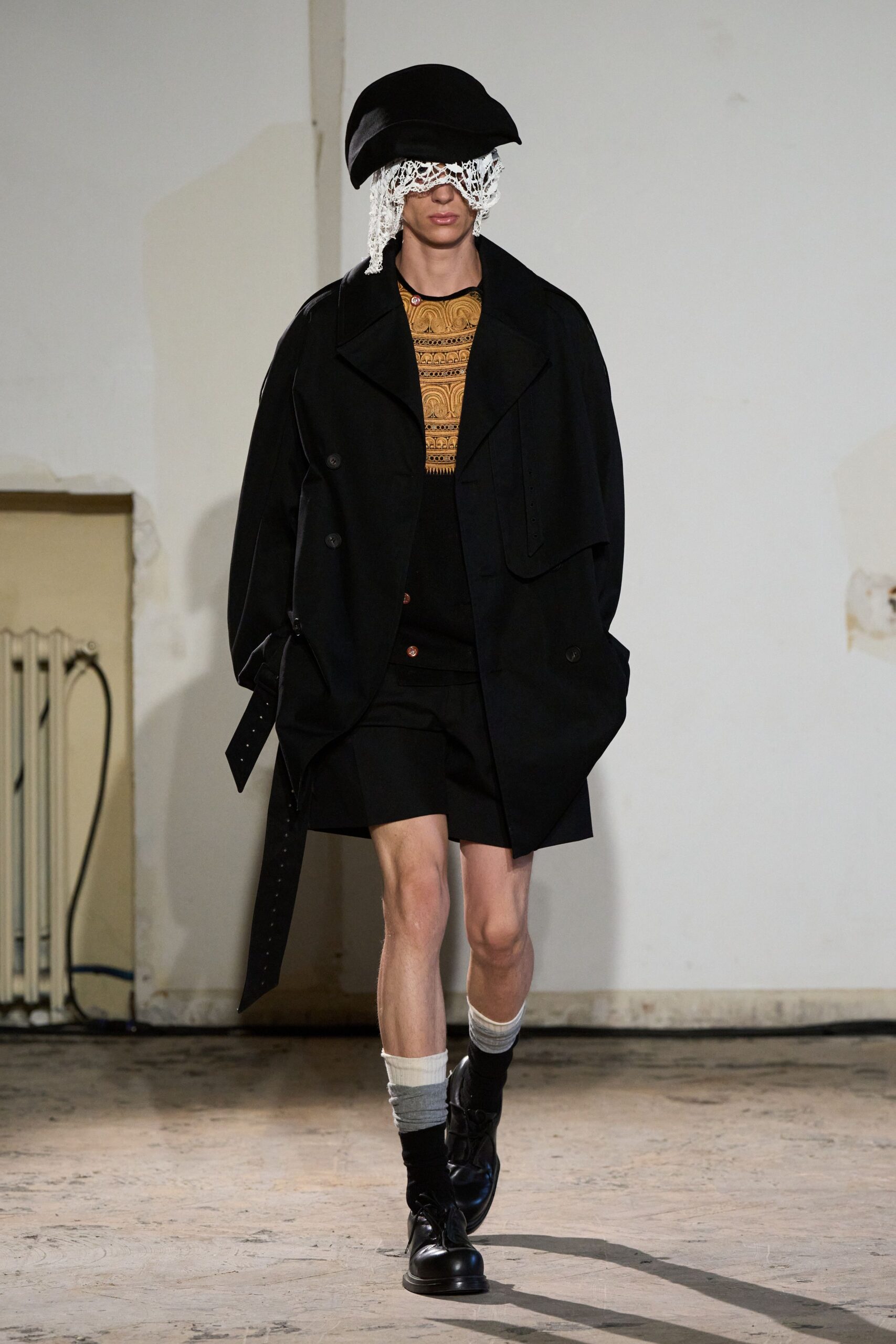 black cotton long-sleeve collared oversized buttoned coat