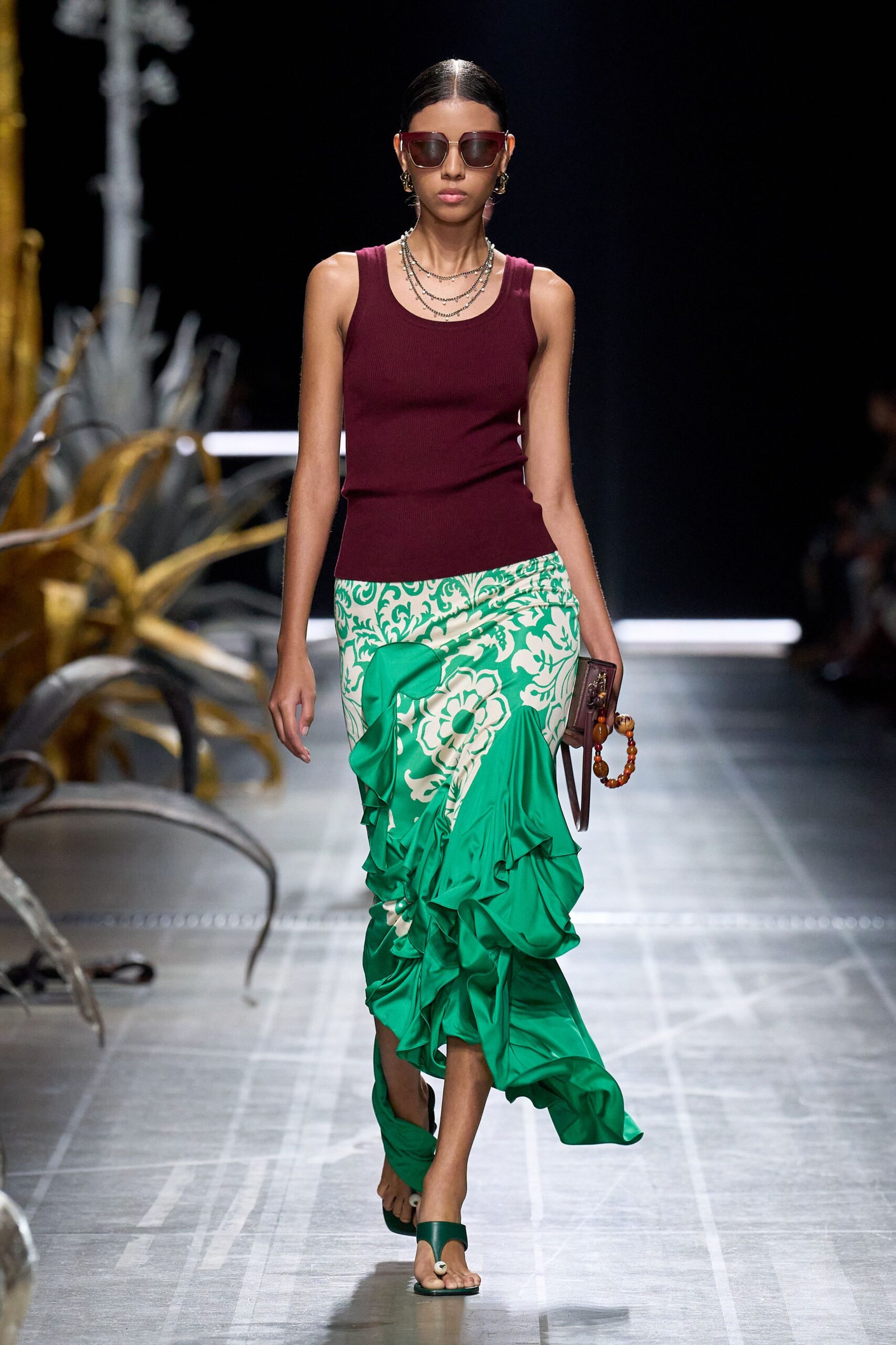 maroon sleeveless fitted top