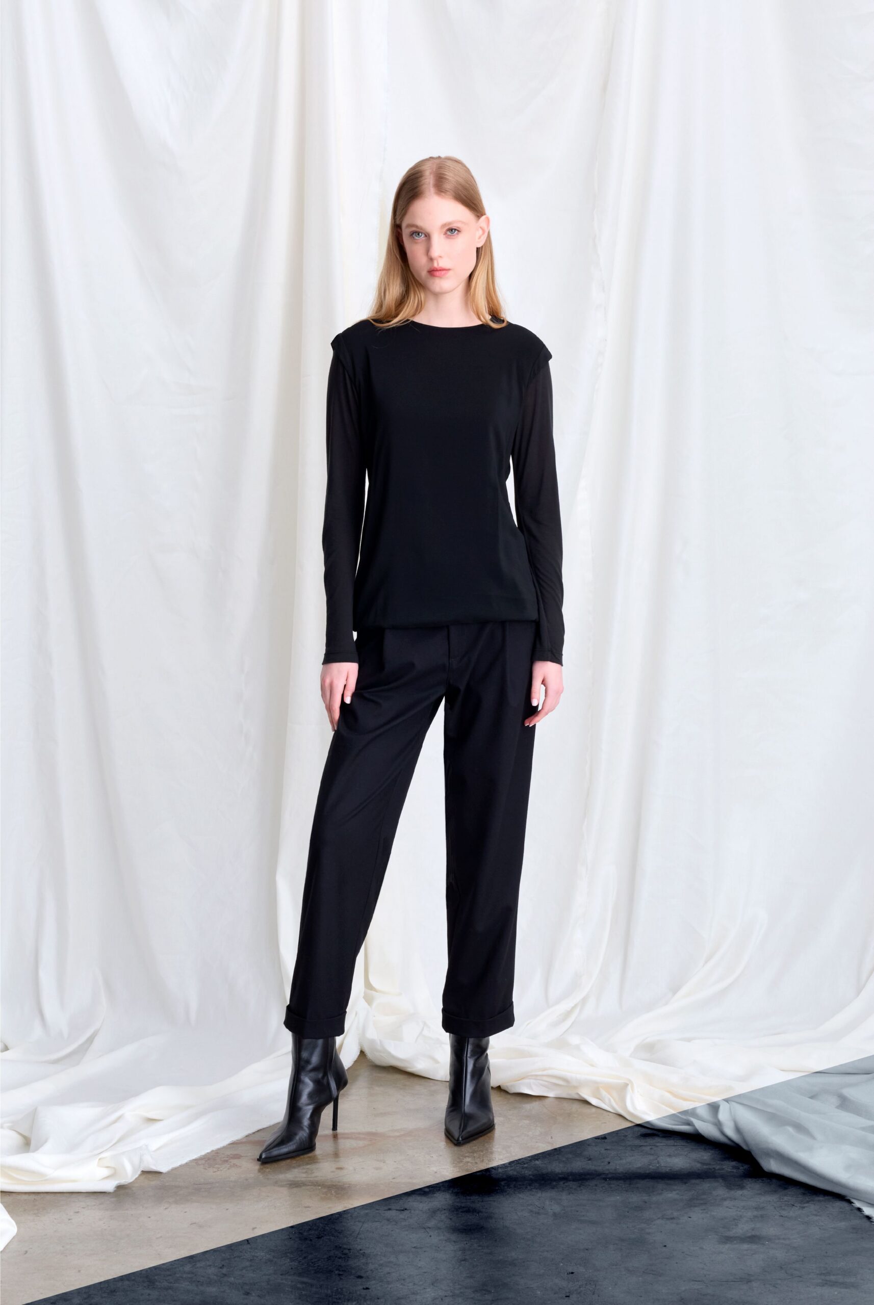 black cotton long-sleeve collared fitted top