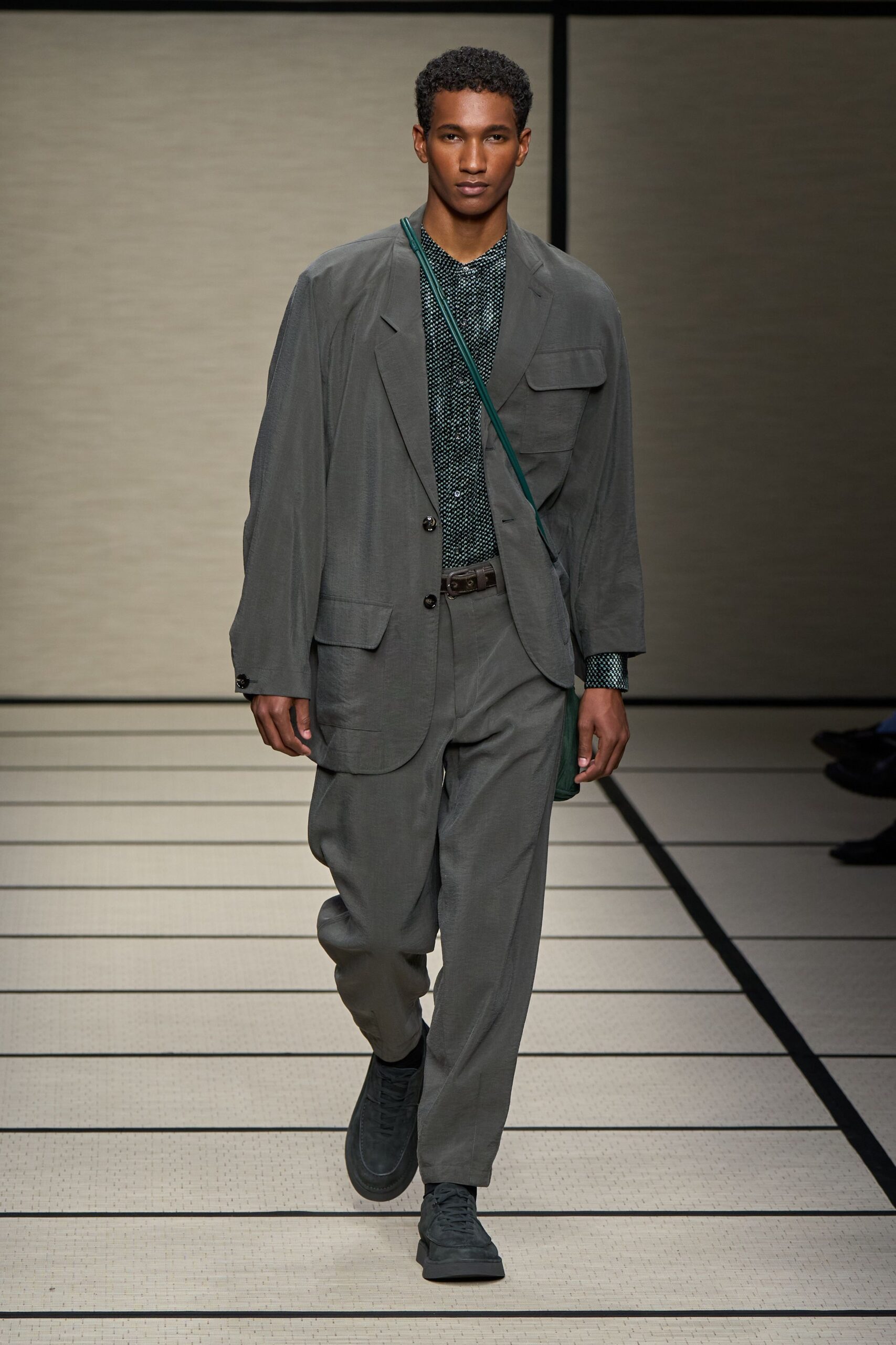 gray relaxed suit with shoes