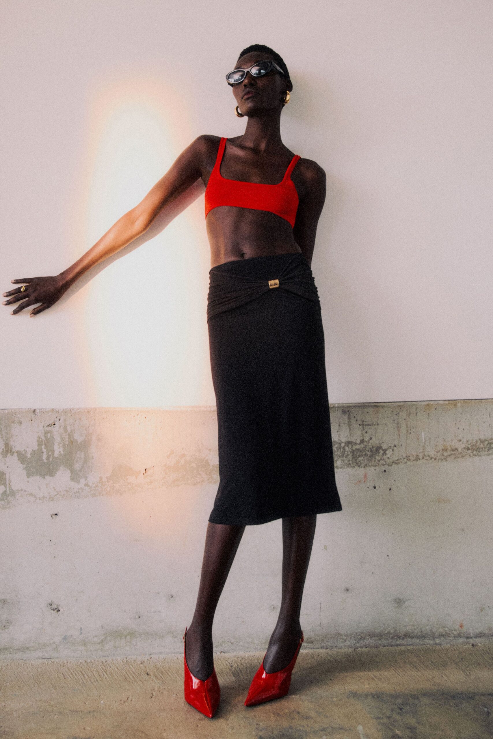 red sleeveless fitted cropped crop-top