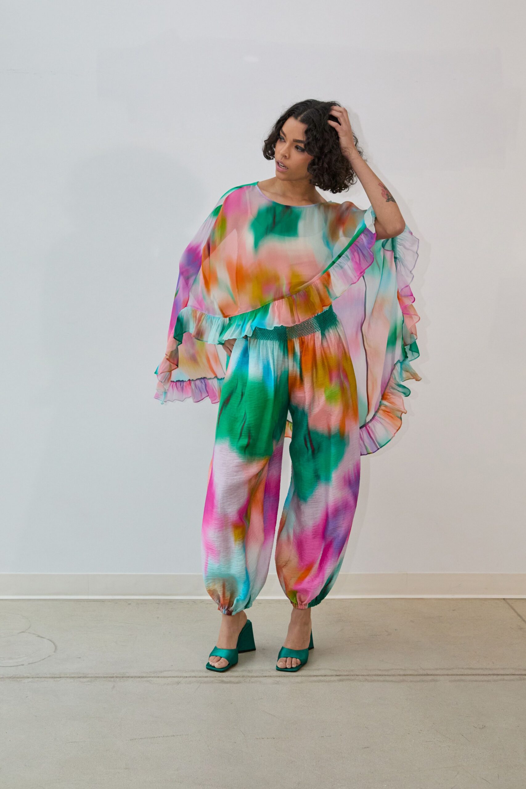 green chiffon sleeveless relaxed ruffled flowing top