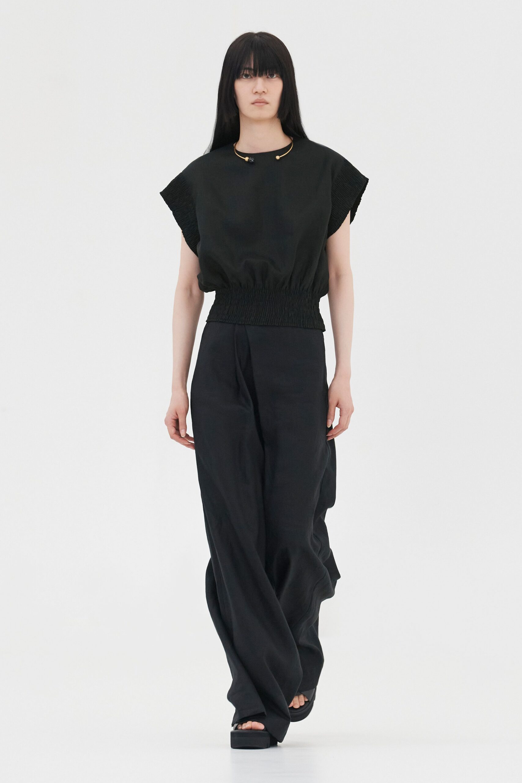 black cotton short-sleeve scoop-neck relaxed pleated top