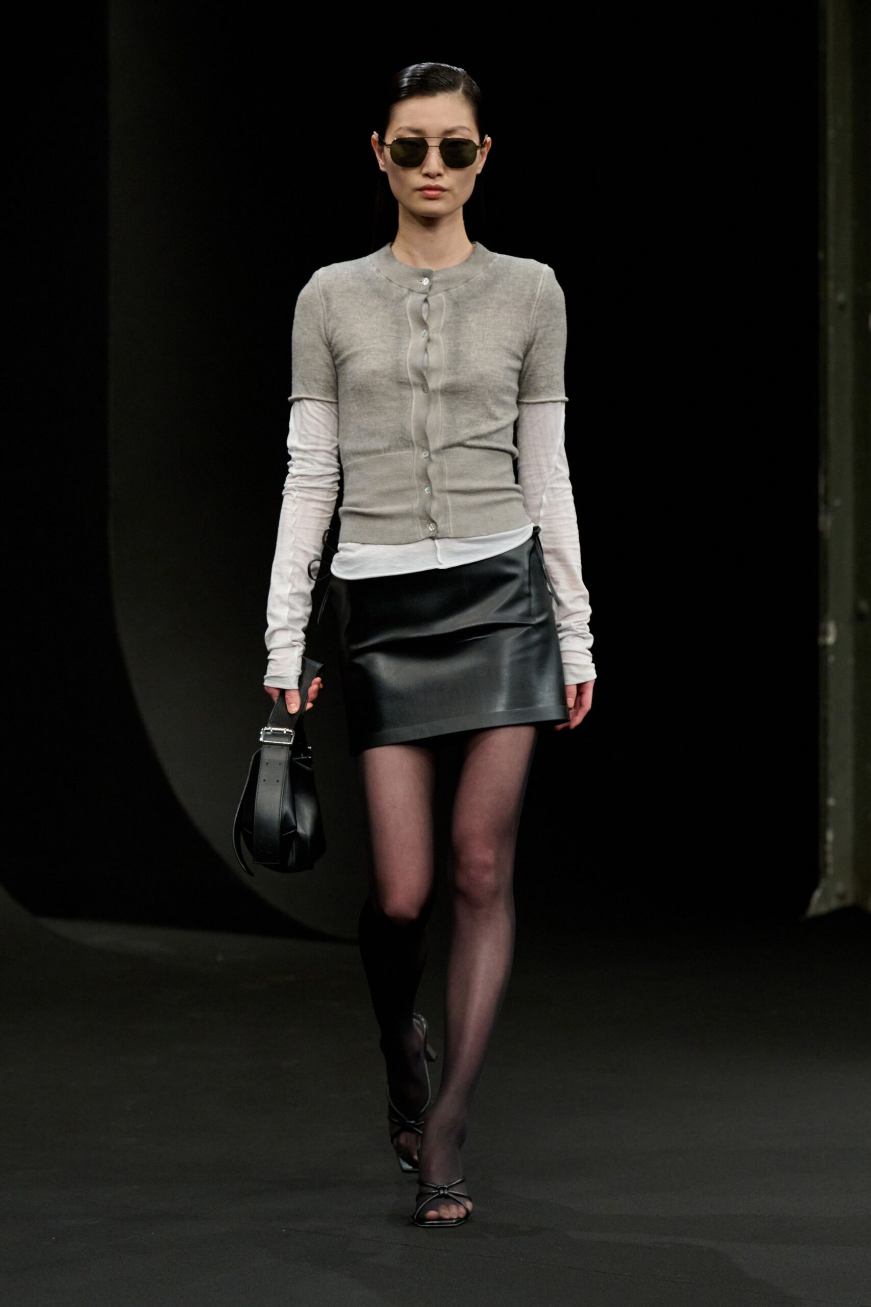gray cotton long-sleeve collared fitted buttoned top