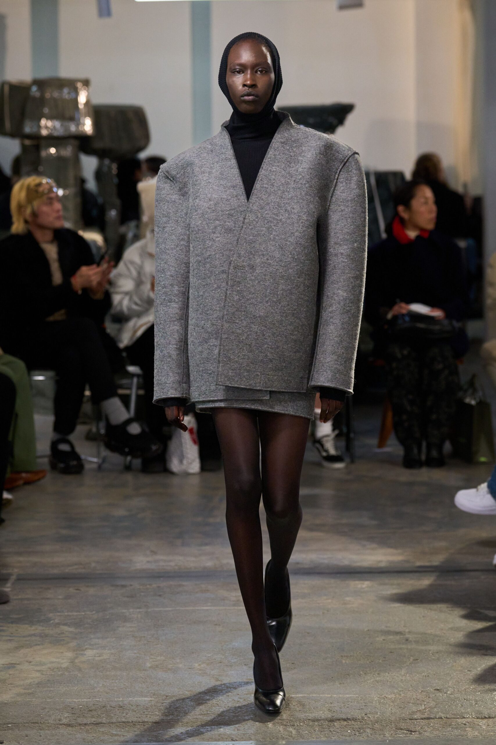 gray wool long-sleeve v-neck oversized structured short coat