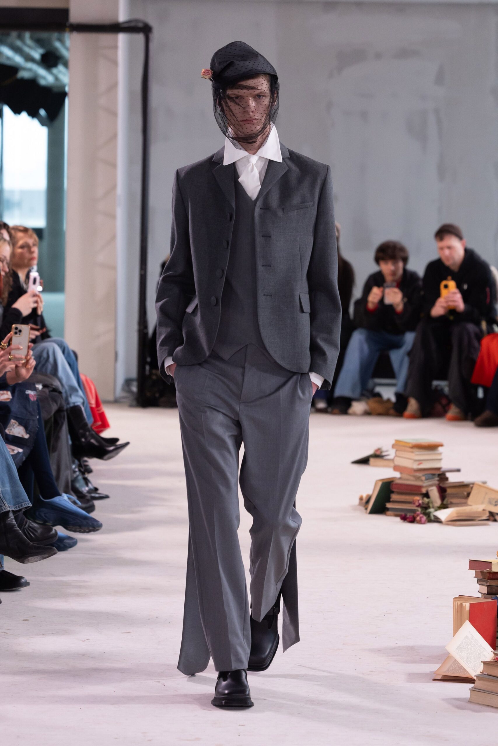 gray wool long-sleeve collared tailored buttoned pleated suit