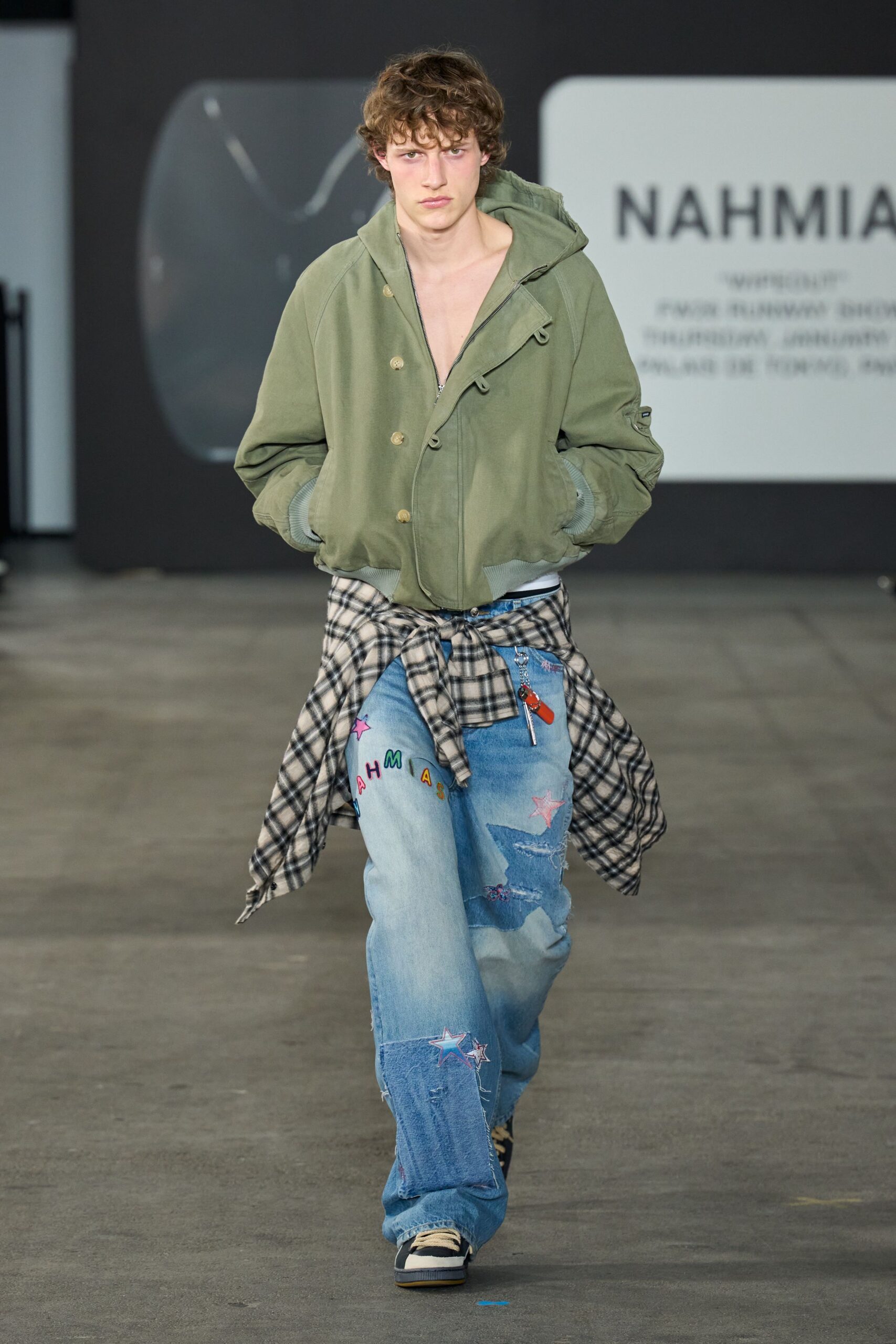 green cotton long-sleeve collared relaxed buttoned jacket